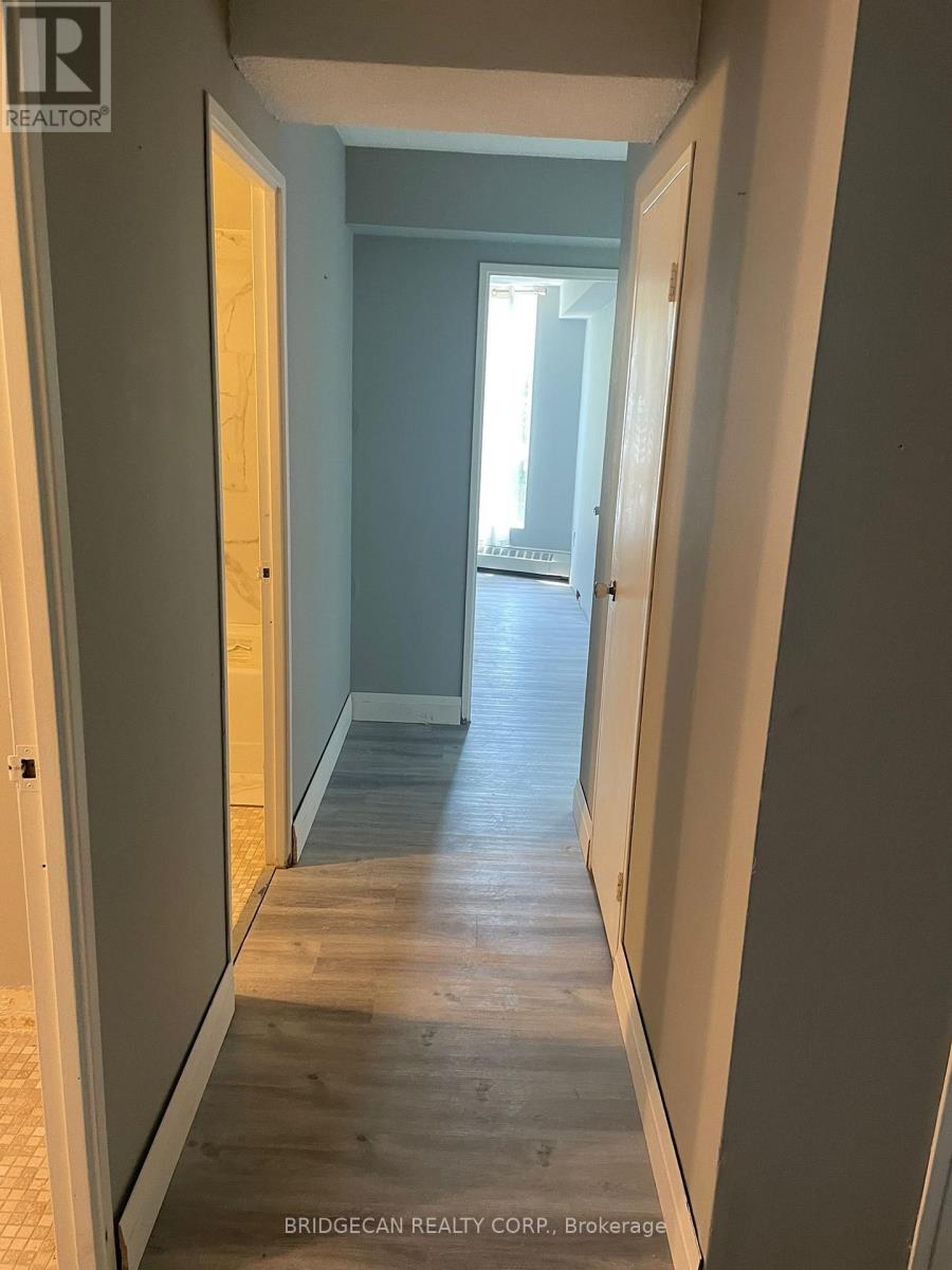 #708 150 CHARLTON AVENUE E - 12