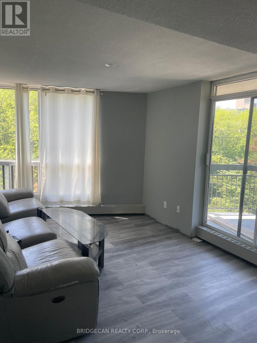 #708 150 CHARLTON AVENUE E - 7