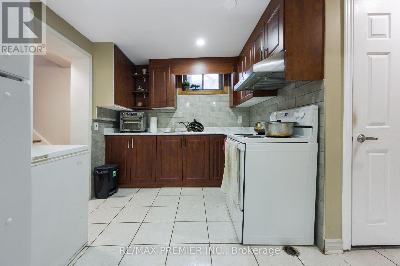 35 BARKWIN DRIVE - 38