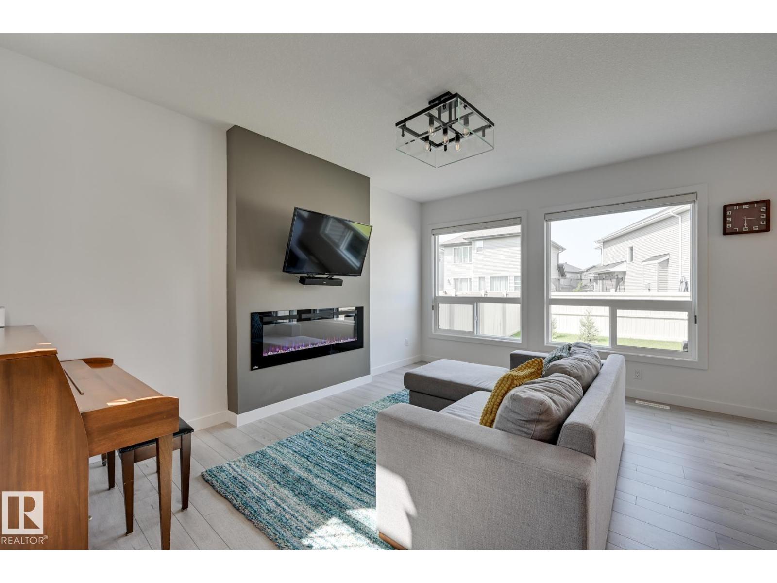 15628 15 AV SW - 2
