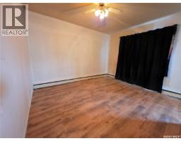 Bedroom - 927 North Railway Street E, Swift Current, SK S9H1E4 Photo 6