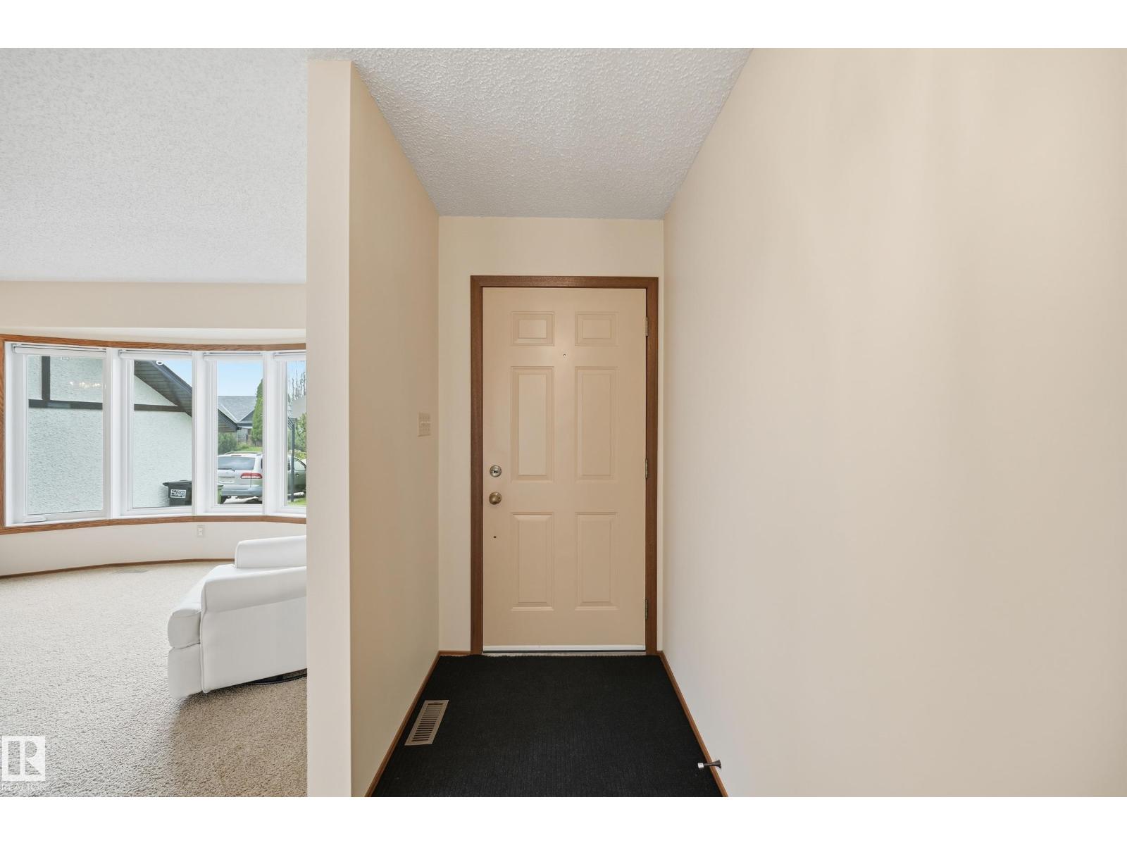 15733 106 ST NW - 15