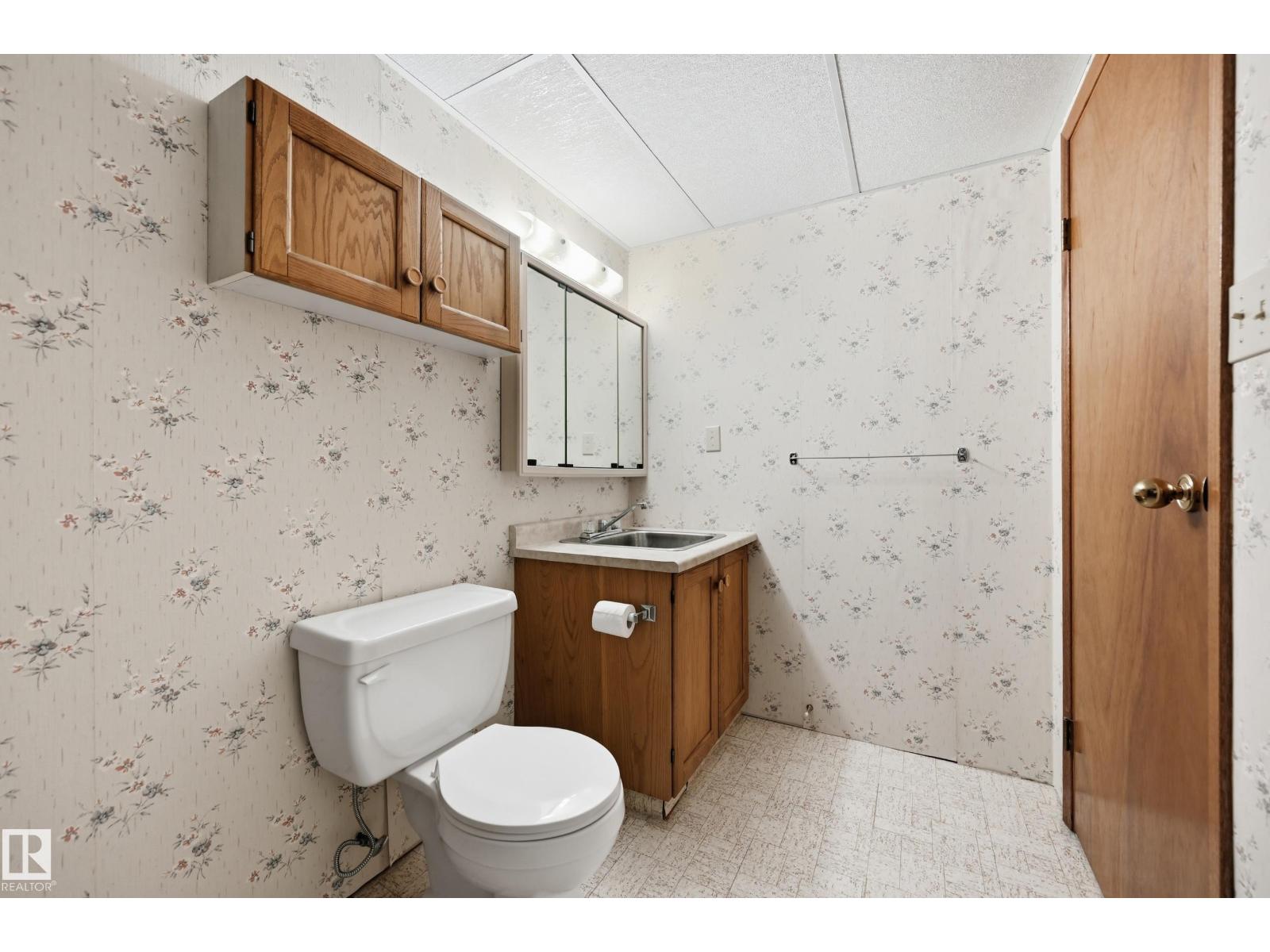 15733 106 ST NW - 50