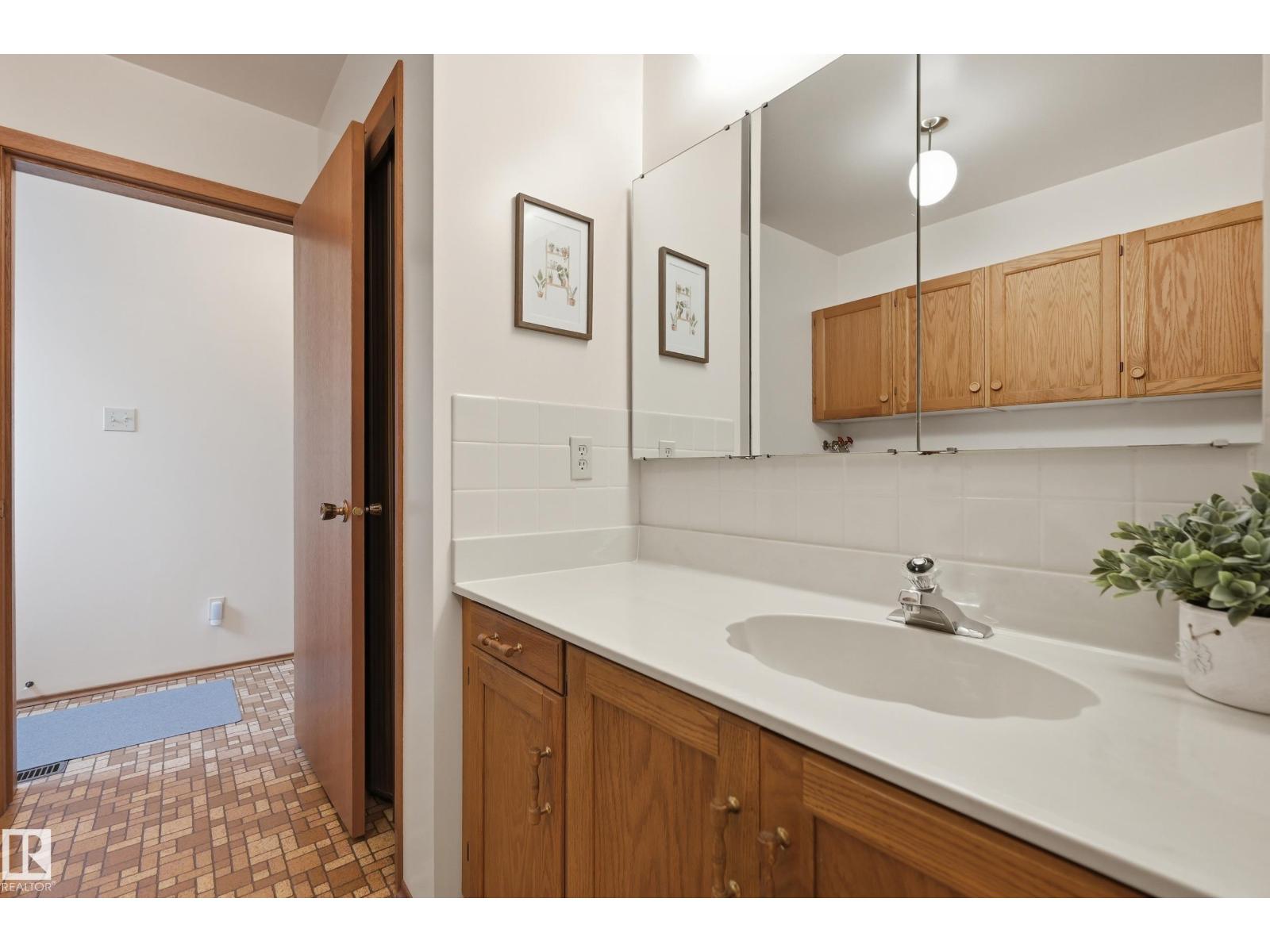 15733 106 ST NW - 33