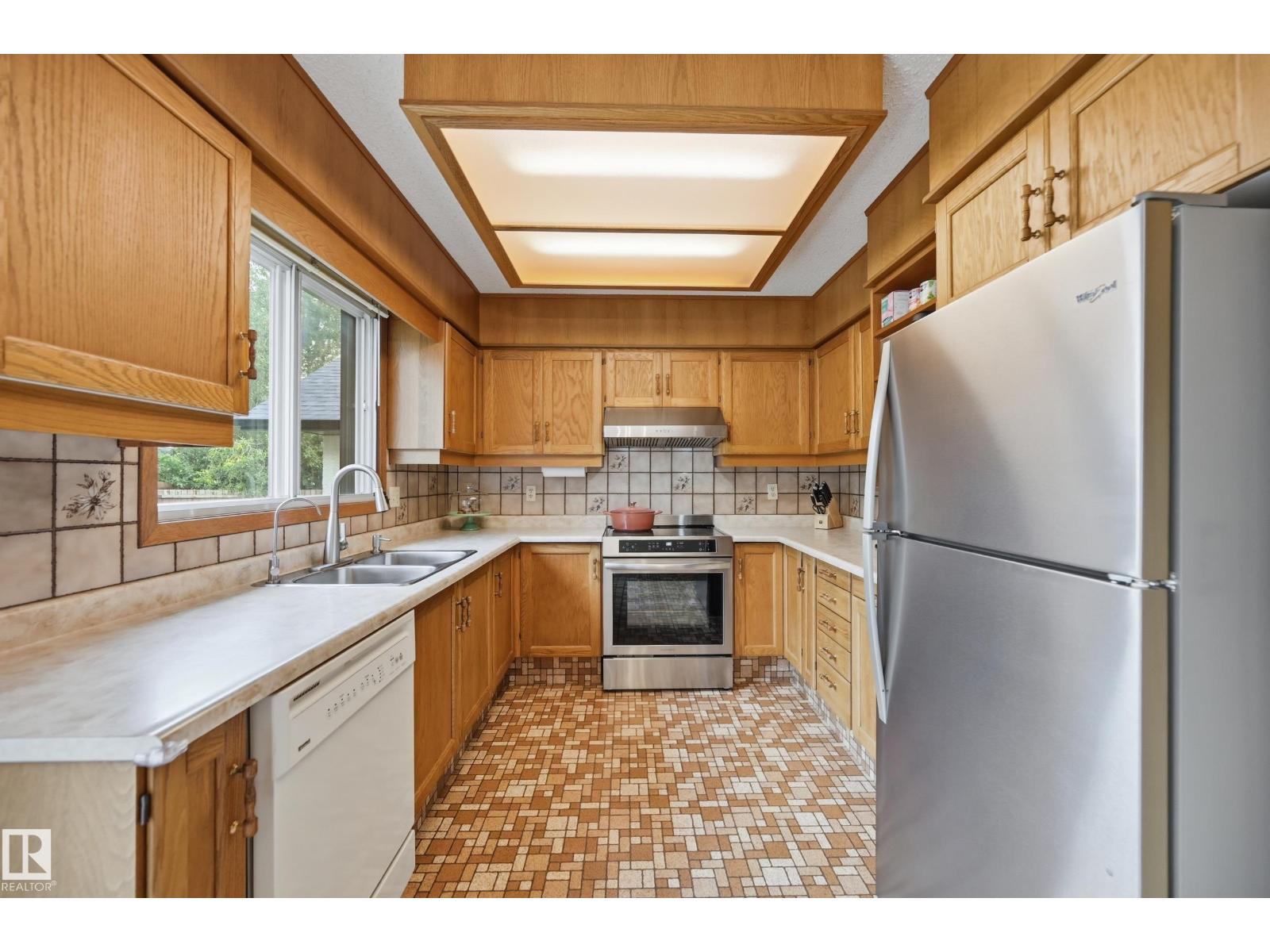 15733 106 ST NW - 23