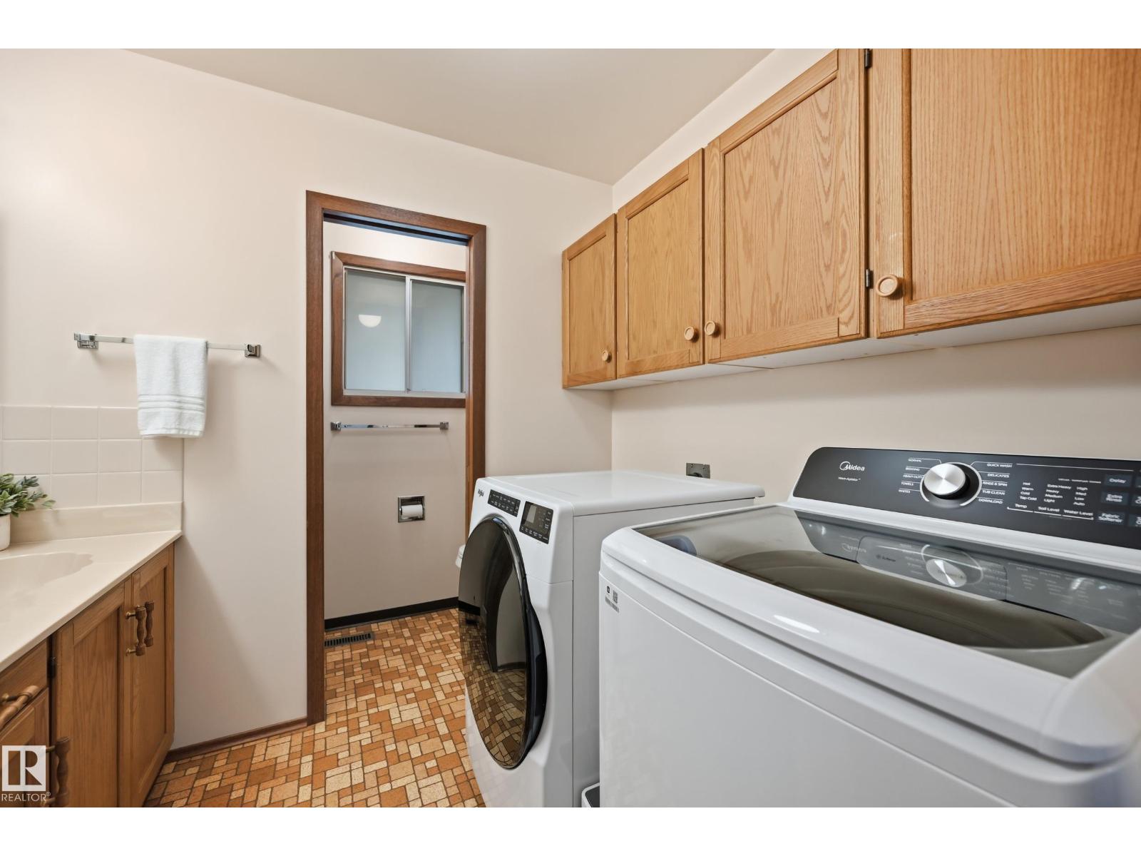 15733 106 ST NW - 32