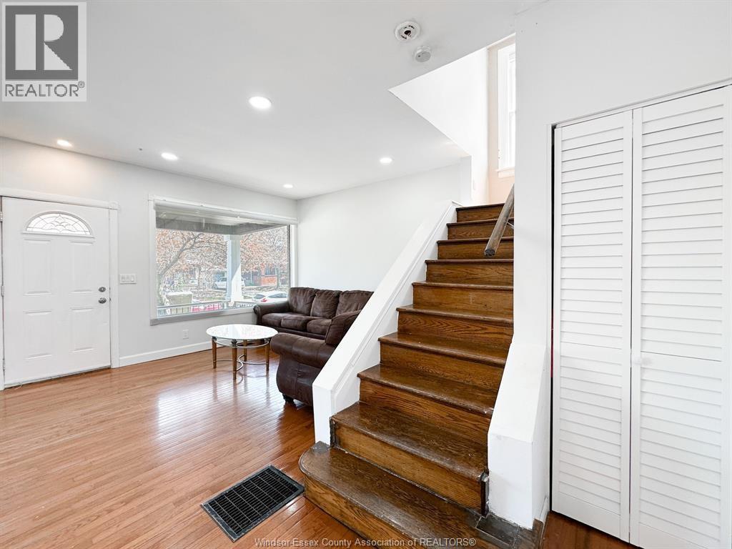 421 HALL - Image 10