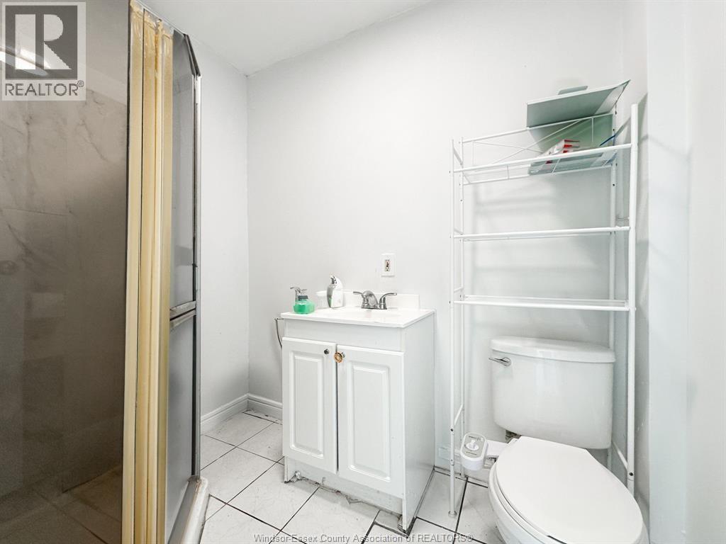 421 HALL - Image 14