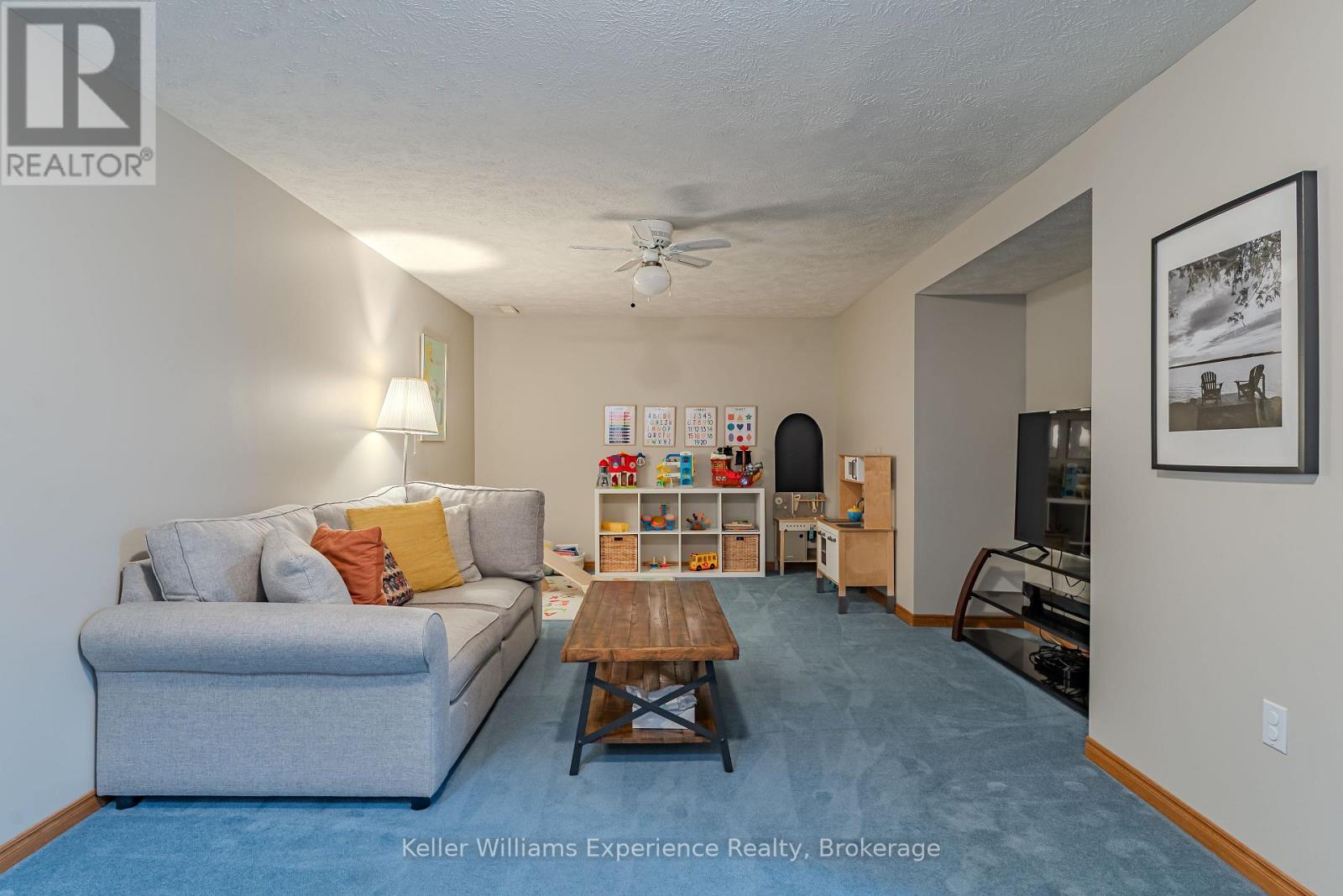 300 4TH AVENUE W - Image 30