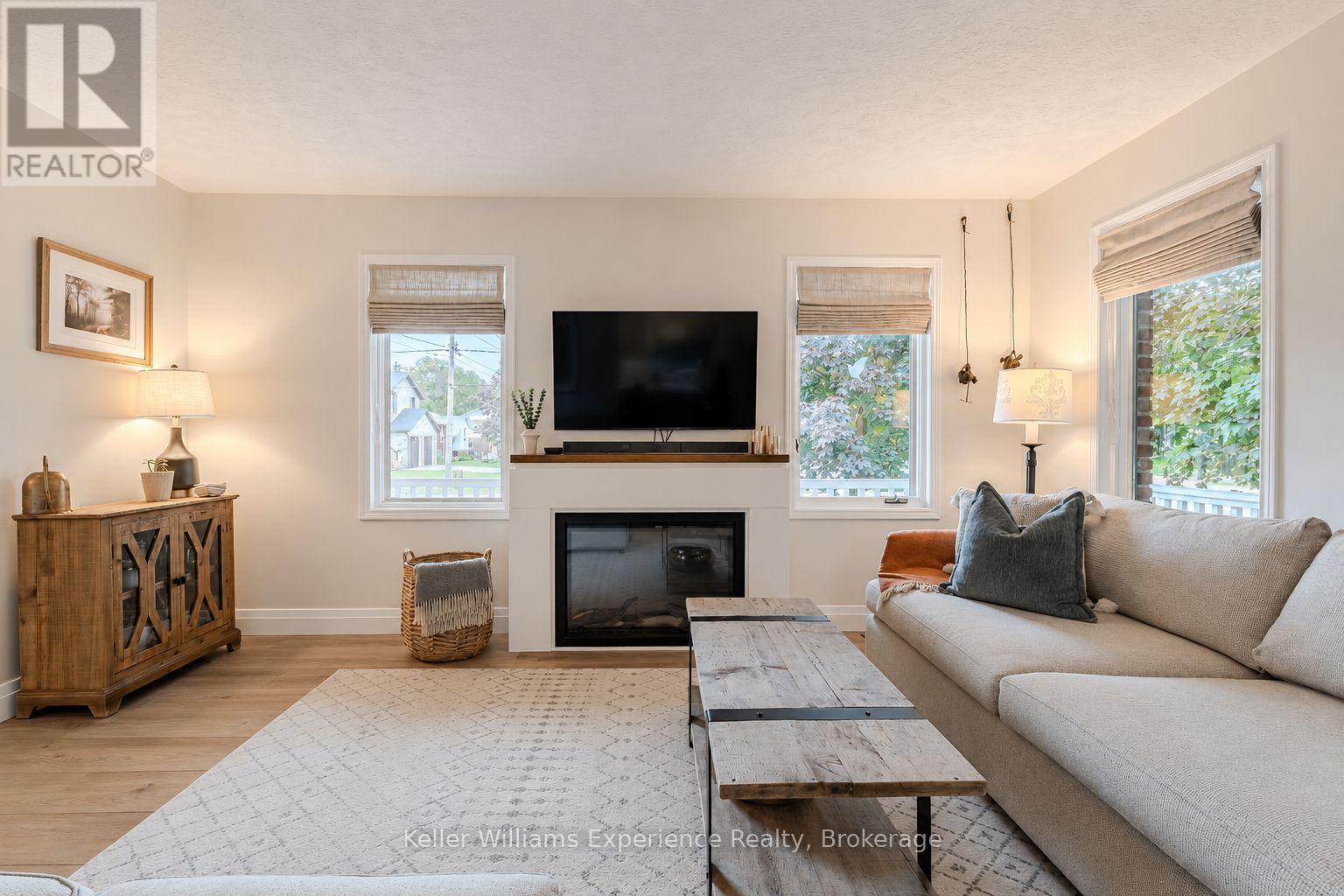 300 4TH AVENUE W - Image 14