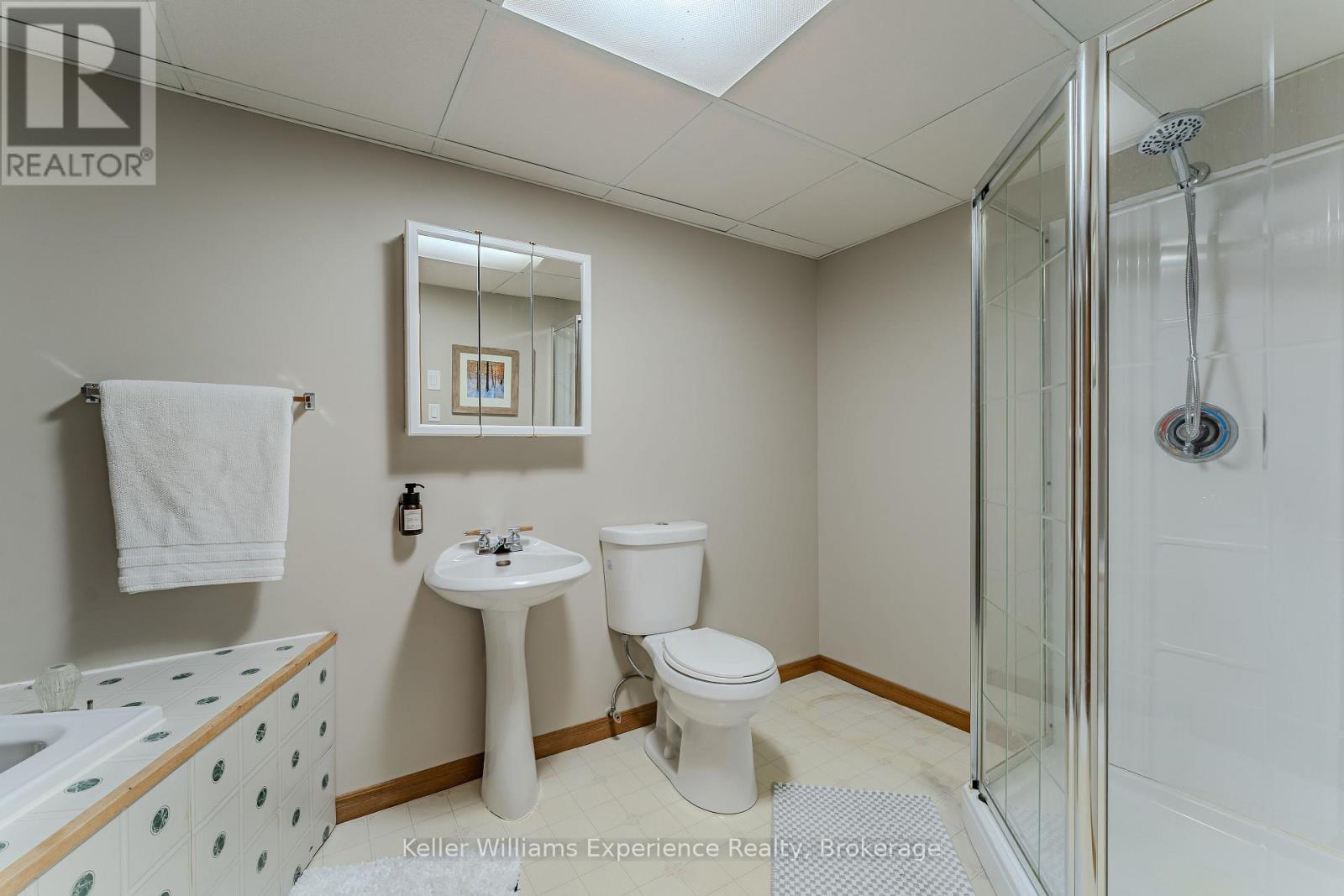 300 4TH AVENUE W - Image 34