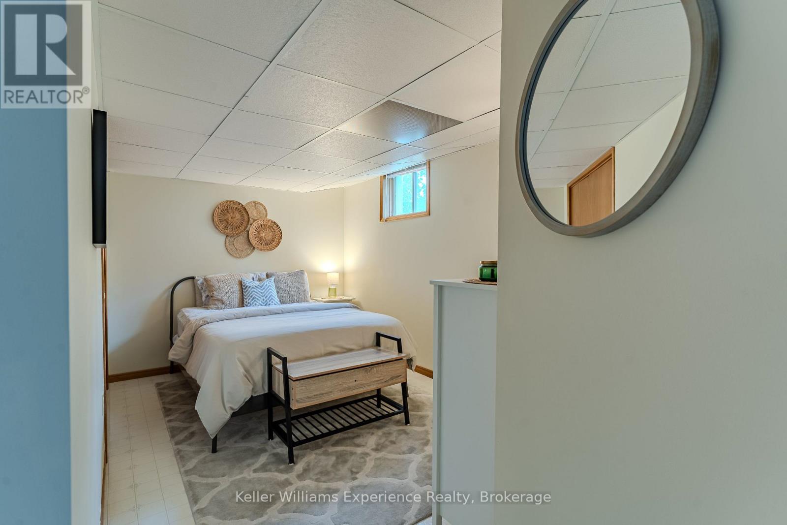 300 4TH AVENUE W - Image 31