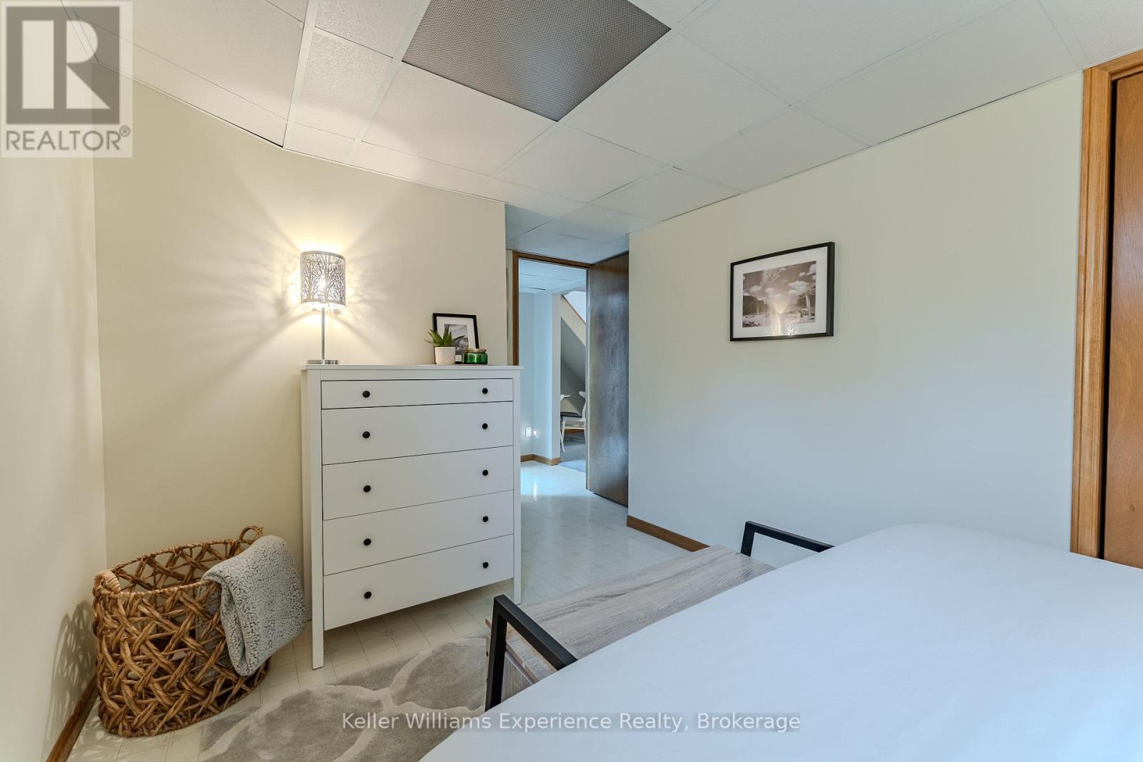300 4TH AVENUE W - Image 32