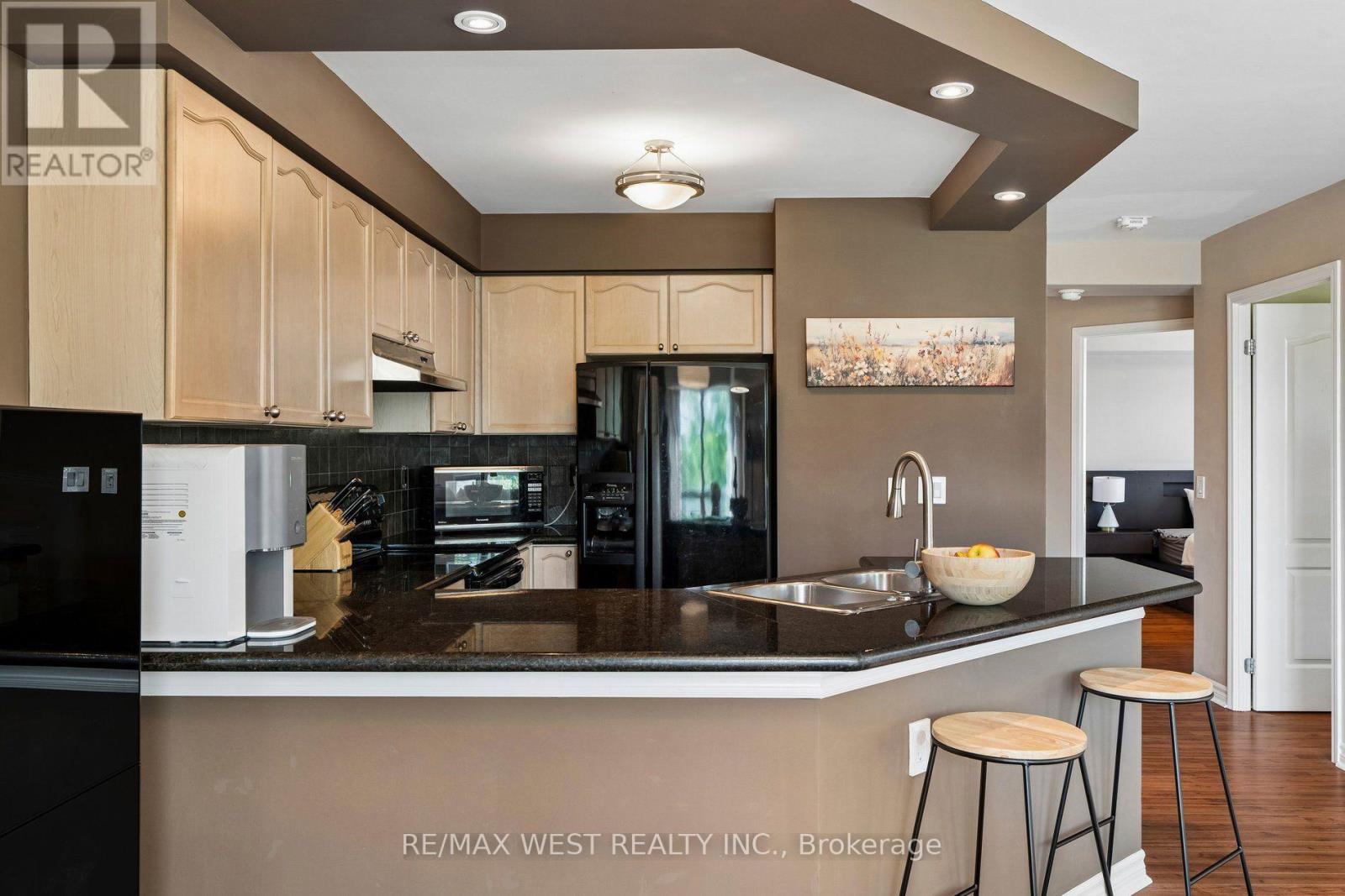 #206 890 SHEPPARD AVENUE - 11