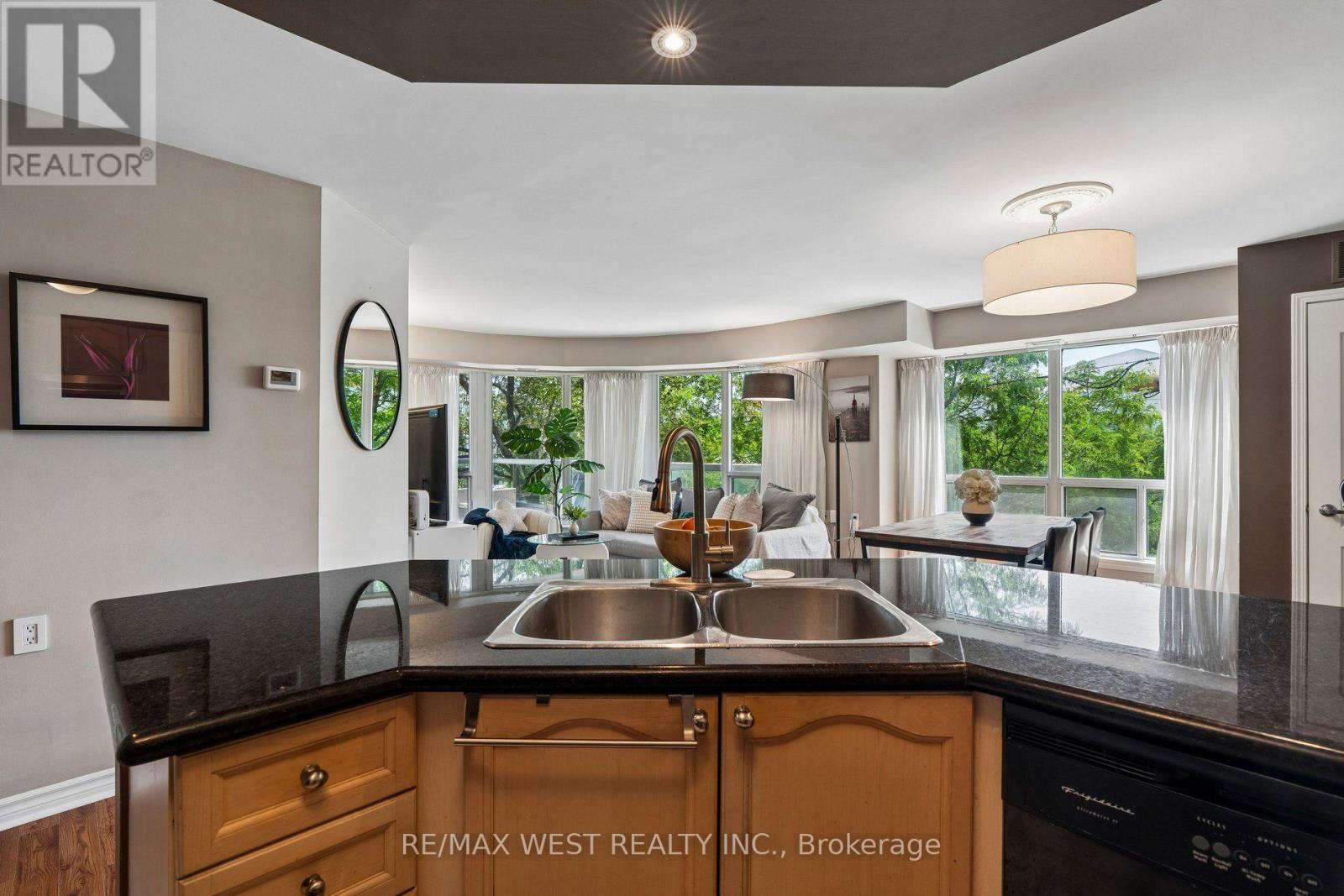 #206 890 SHEPPARD AVENUE - 12