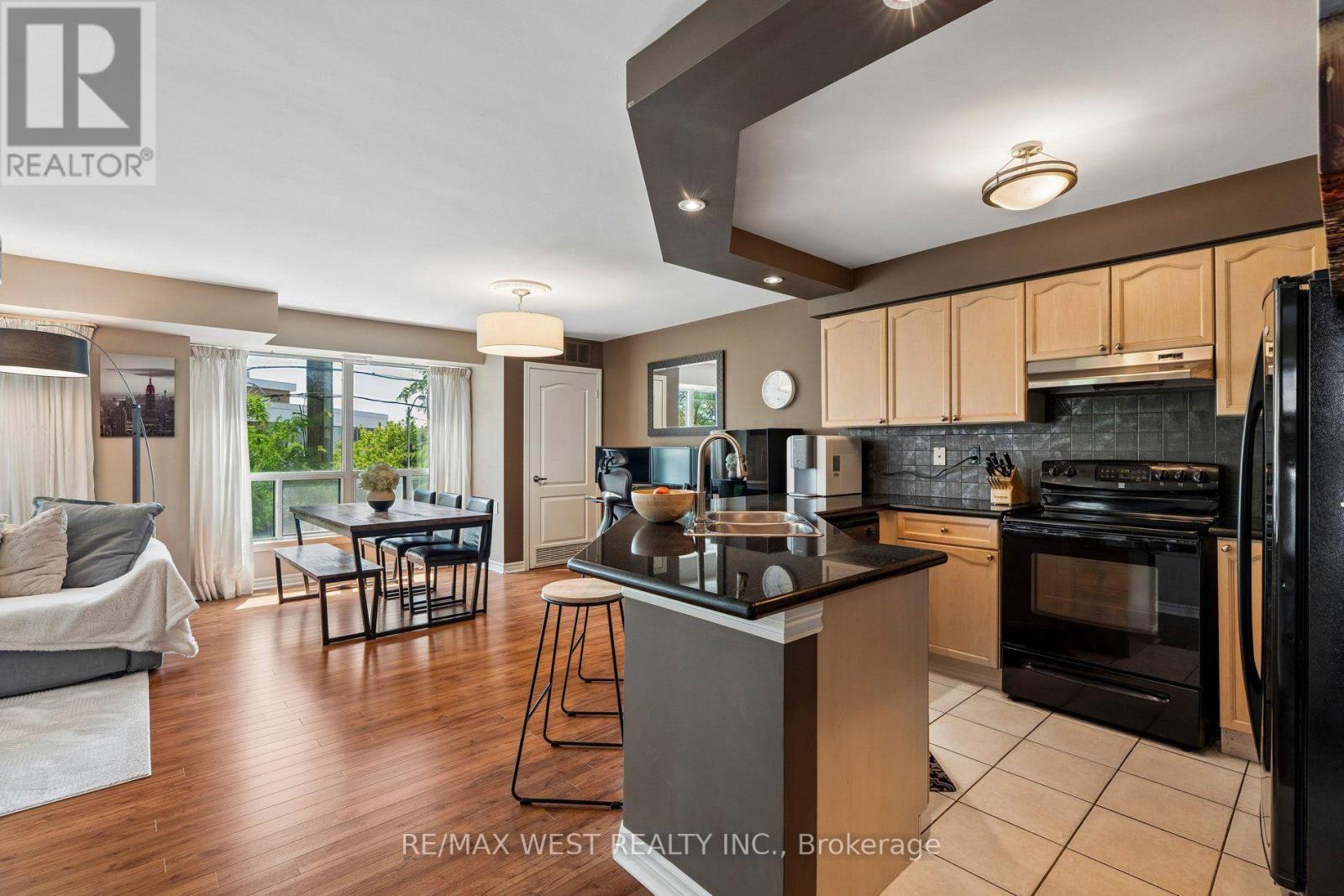 #206 890 SHEPPARD AVENUE - 13