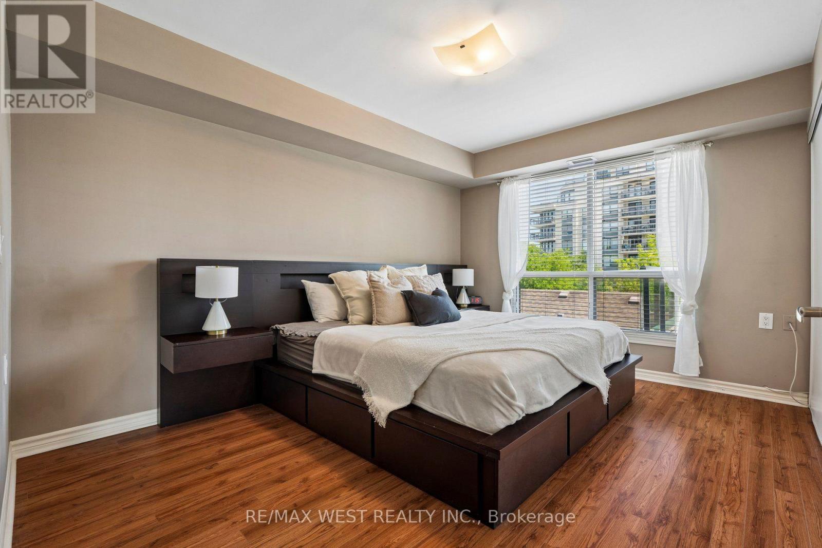 #206 890 SHEPPARD AVENUE - 18