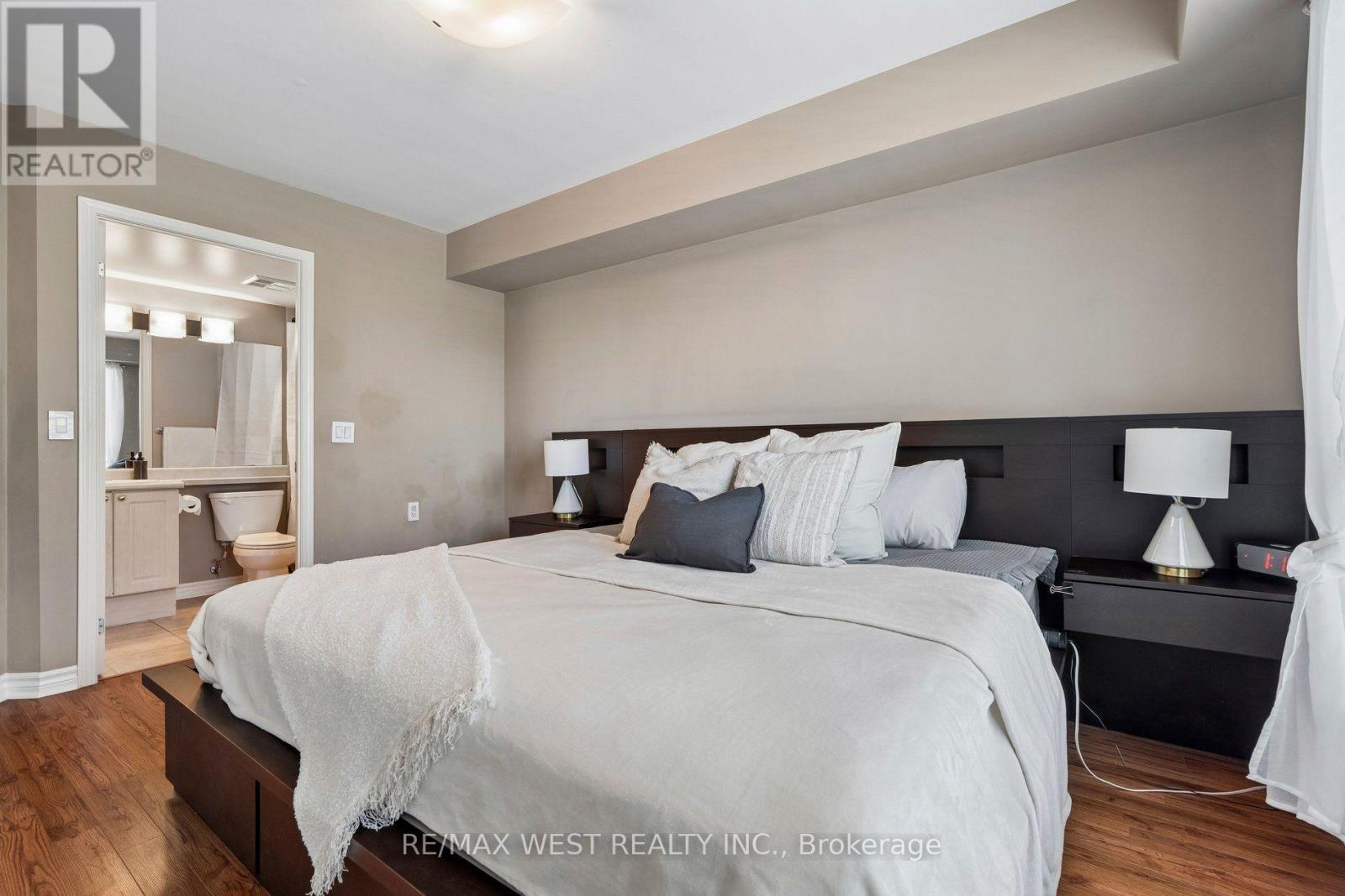 #206 890 SHEPPARD AVENUE - 19