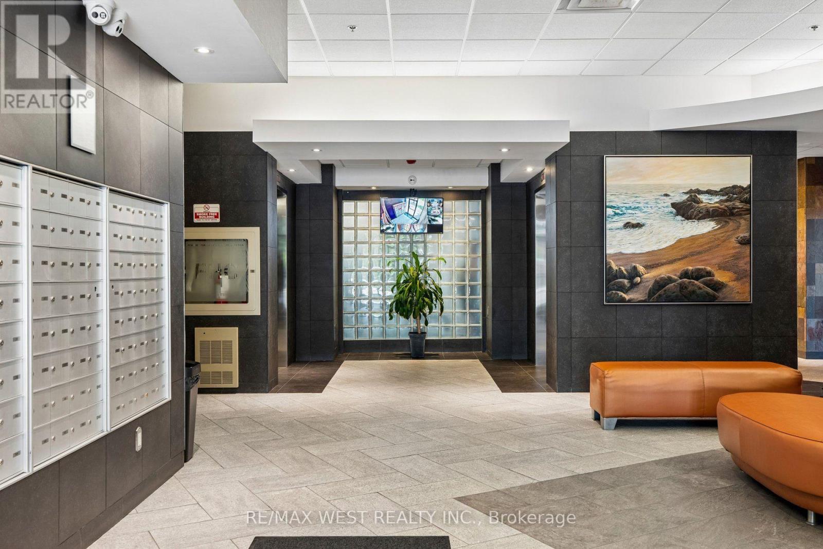 #206 890 SHEPPARD AVENUE - 2