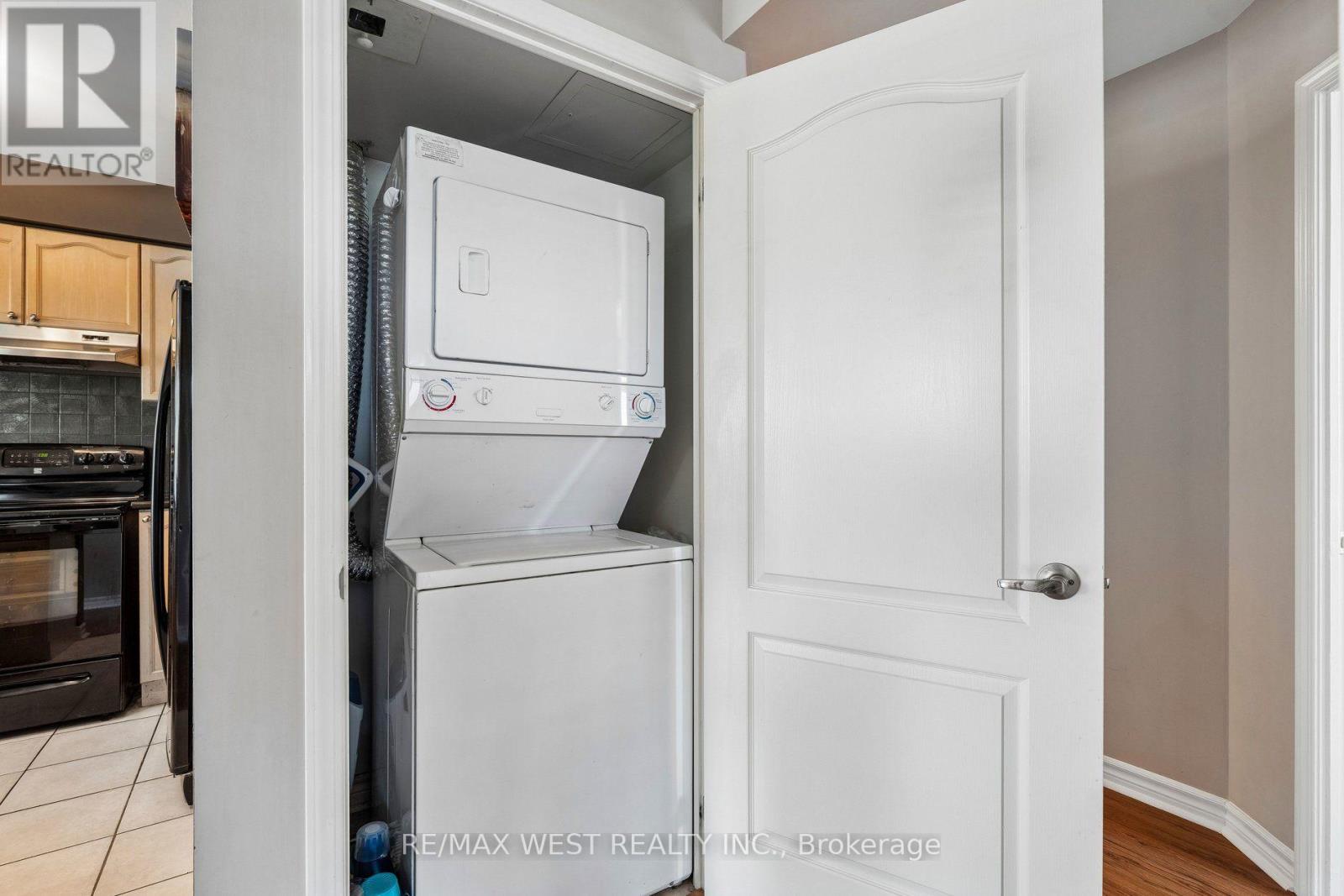 #206 890 SHEPPARD AVENUE - 26