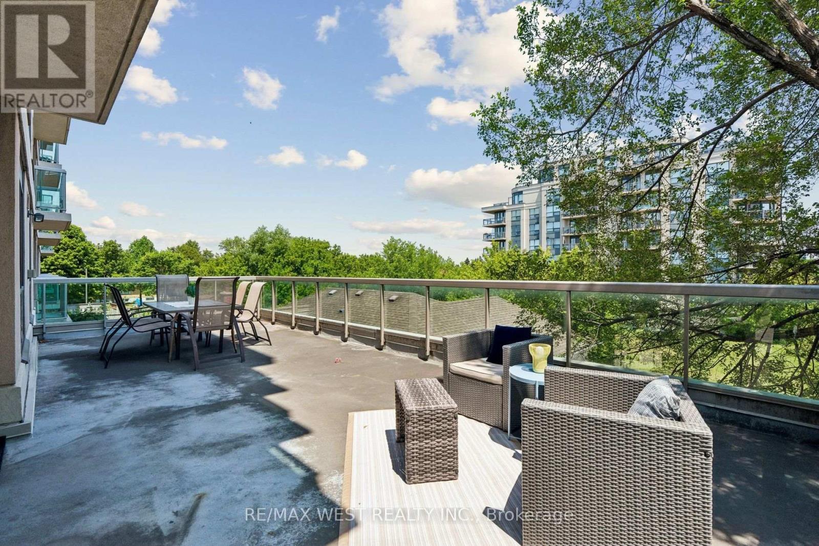 #206 890 SHEPPARD AVENUE - 24