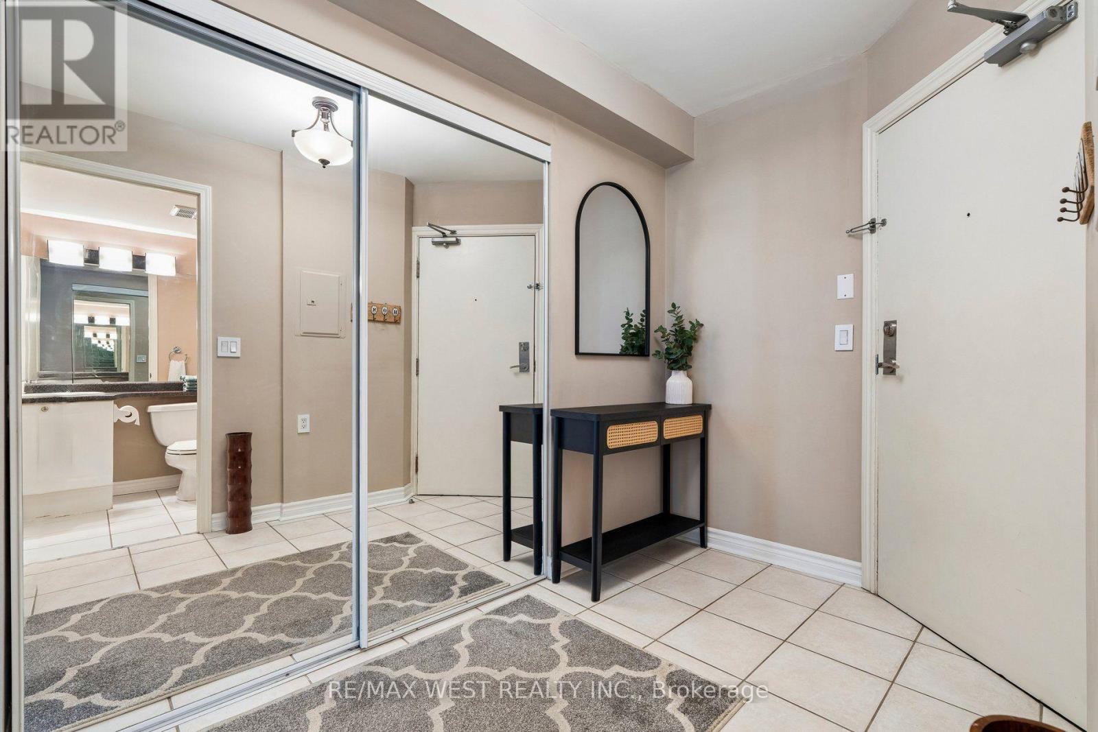 #206 890 SHEPPARD AVENUE - 3