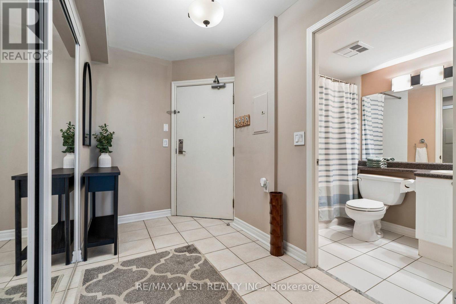 #206 890 SHEPPARD AVENUE - 4