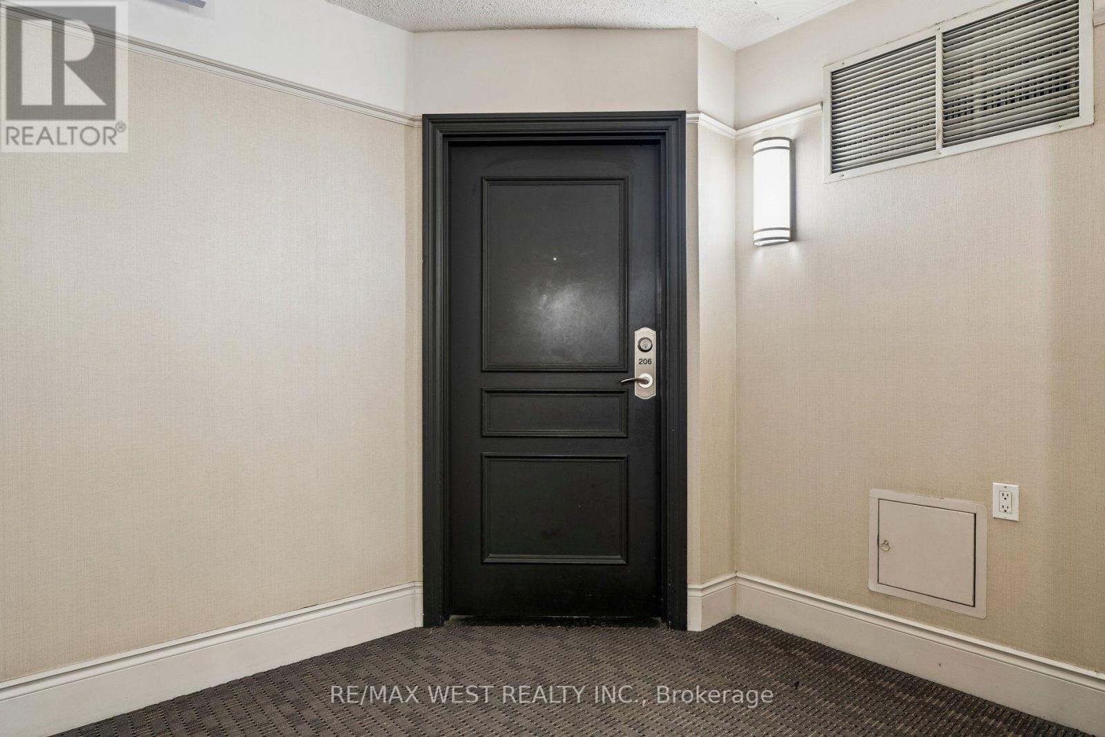 #206 890 SHEPPARD AVENUE - 35