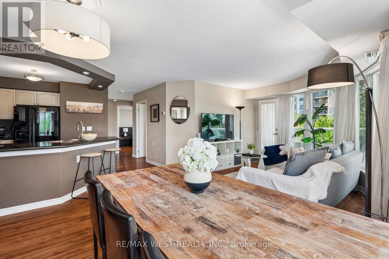 #206 890 SHEPPARD AVENUE - 6