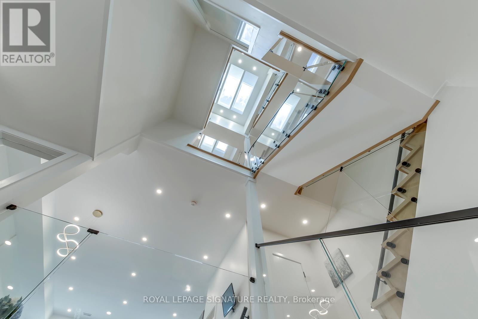 850 COSBURN AVENUE - Image 32