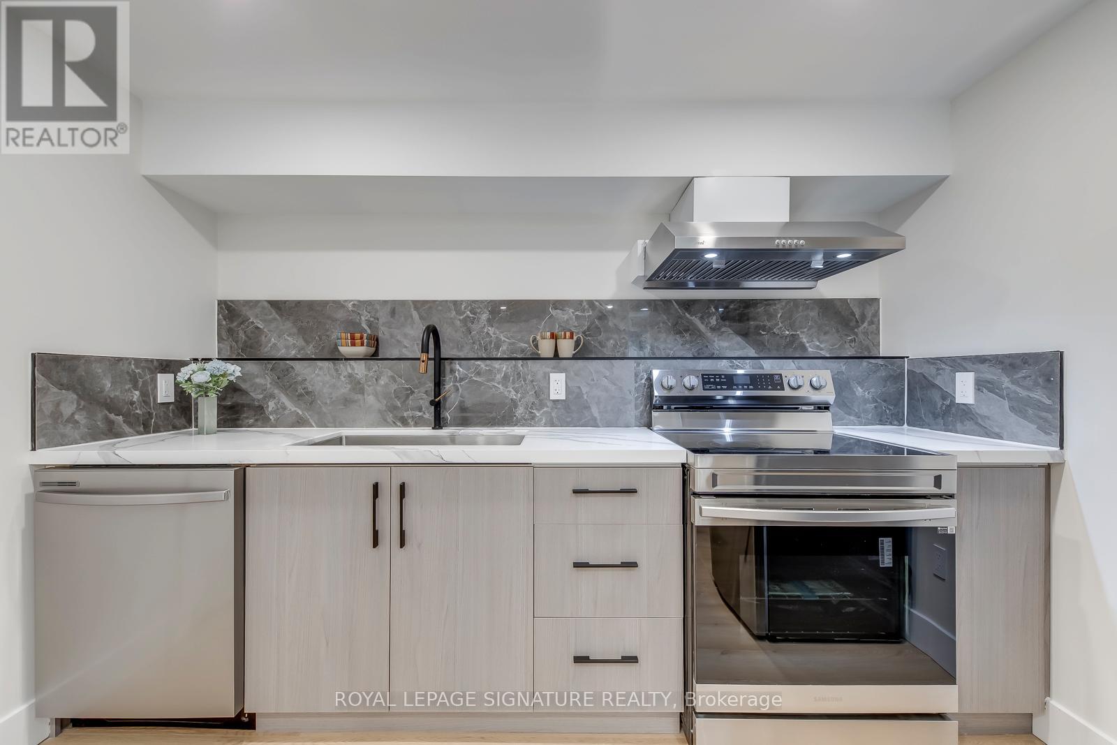 850 COSBURN AVENUE - Image 38