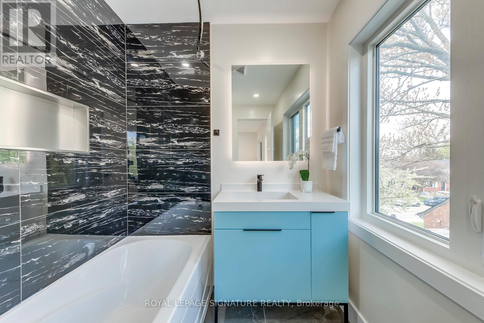 850 COSBURN AVENUE - Image 31