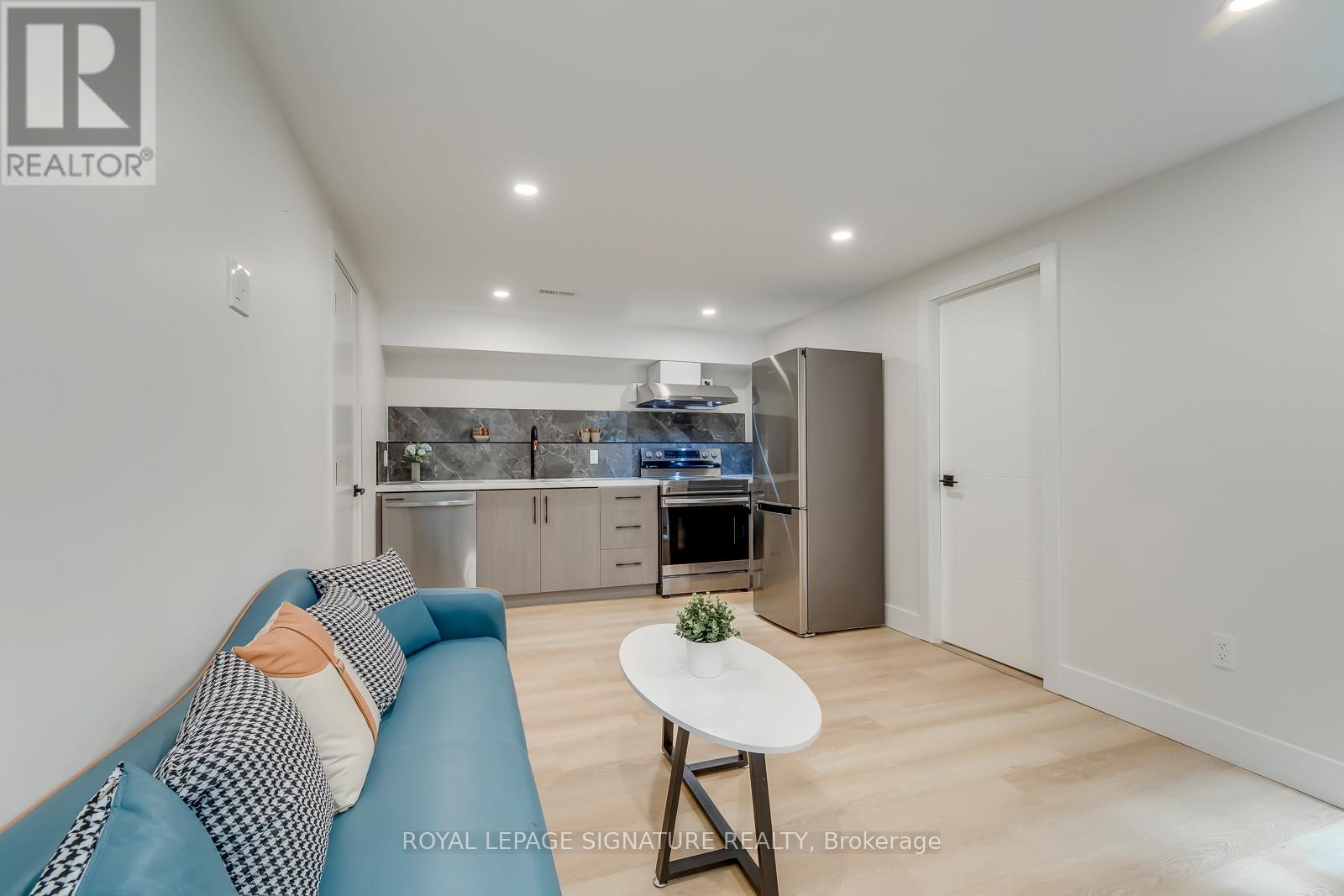 850 COSBURN AVENUE - Image 36