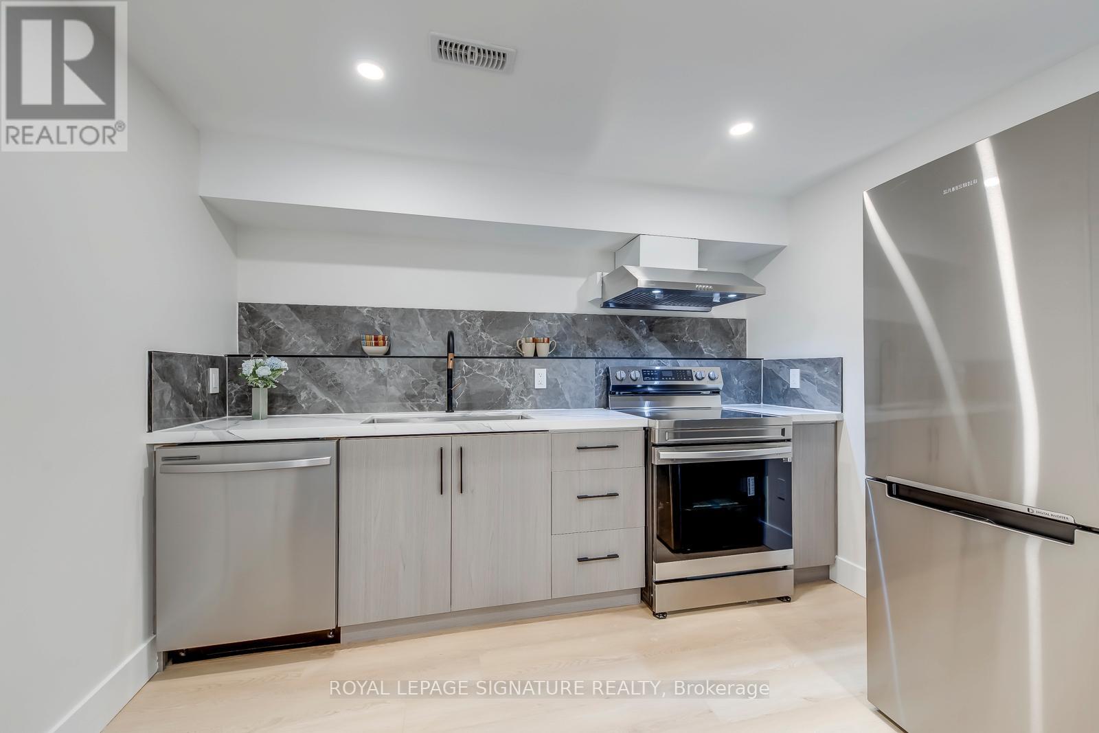 850 COSBURN AVENUE - Image 37