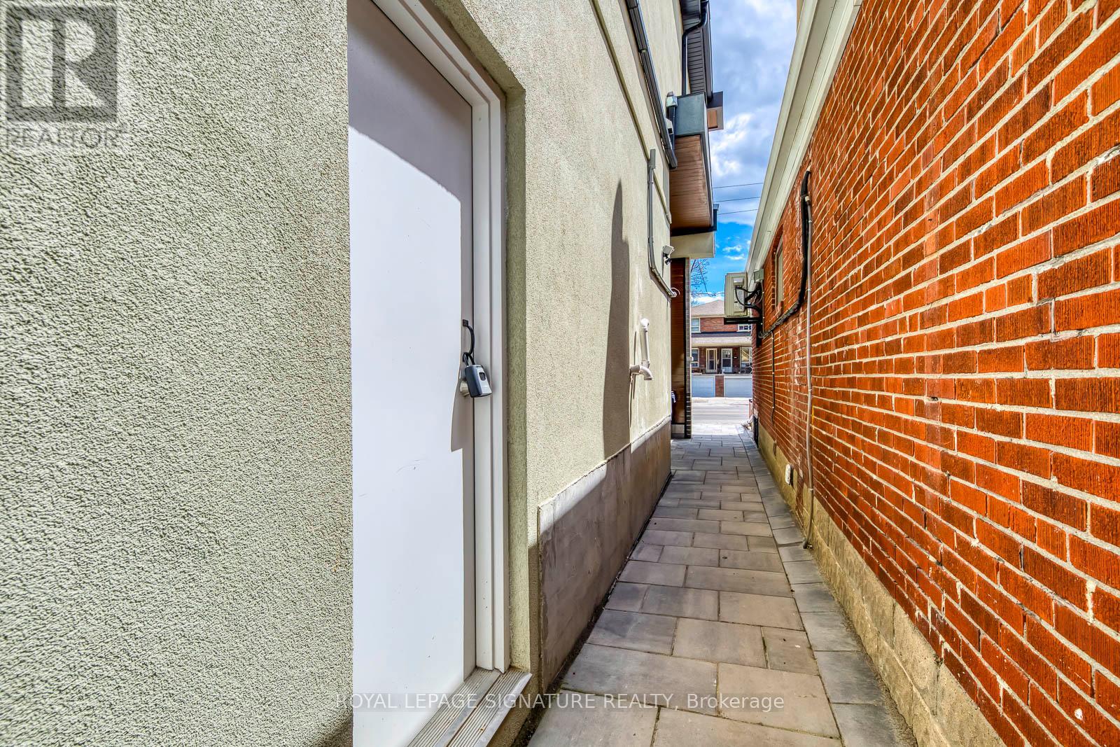 850 COSBURN AVENUE - Image 43