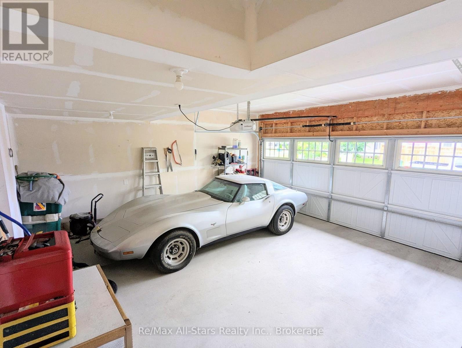 553 GRANGE WAY - 17