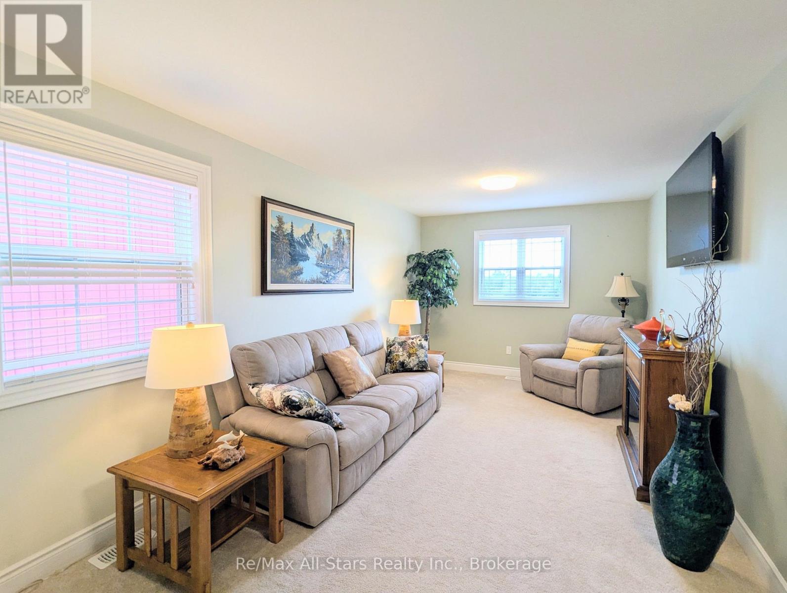 553 GRANGE WAY - 22
