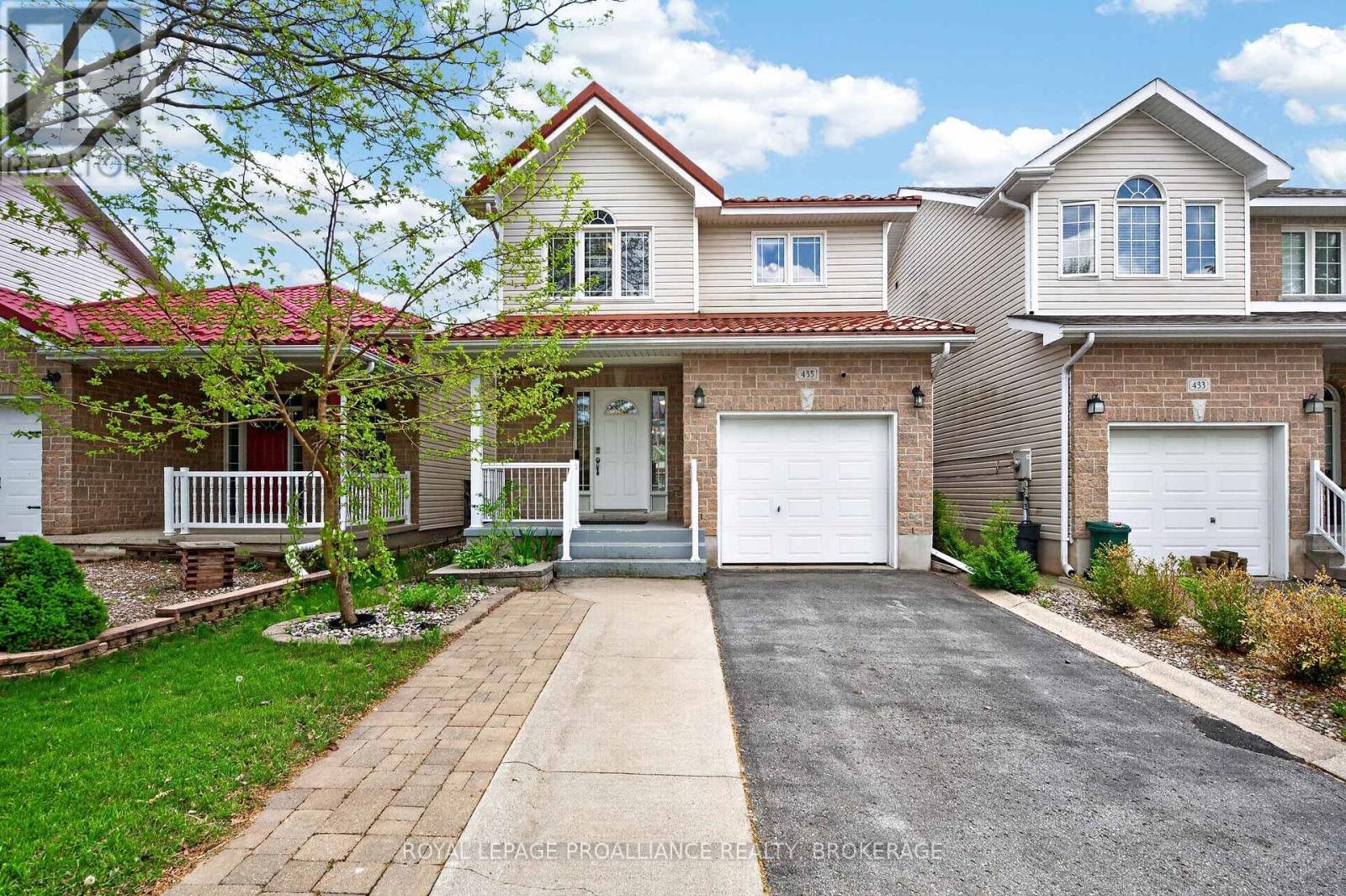 435 MAUREEN STREET - 1
