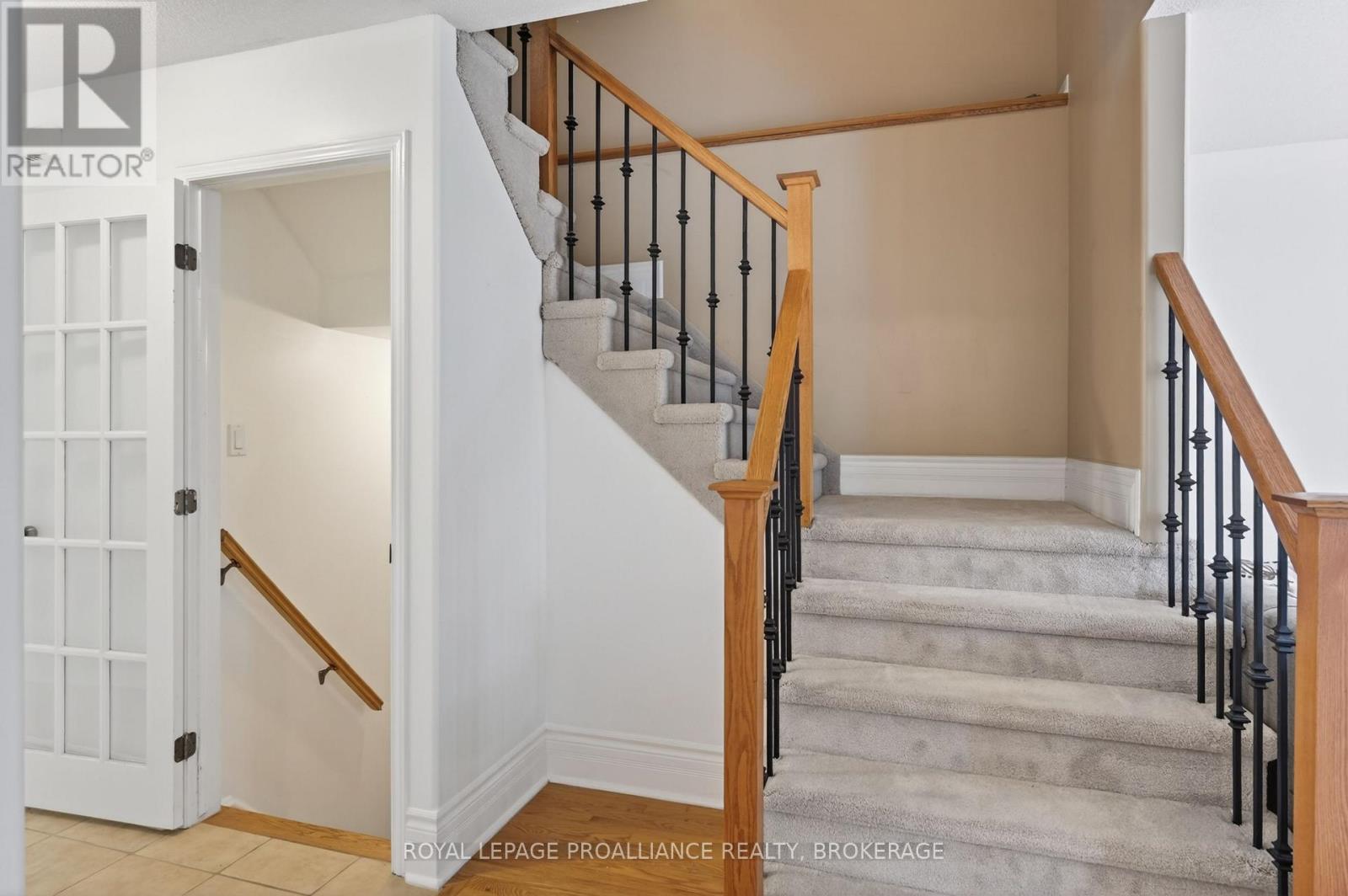 435 MAUREEN STREET - 12