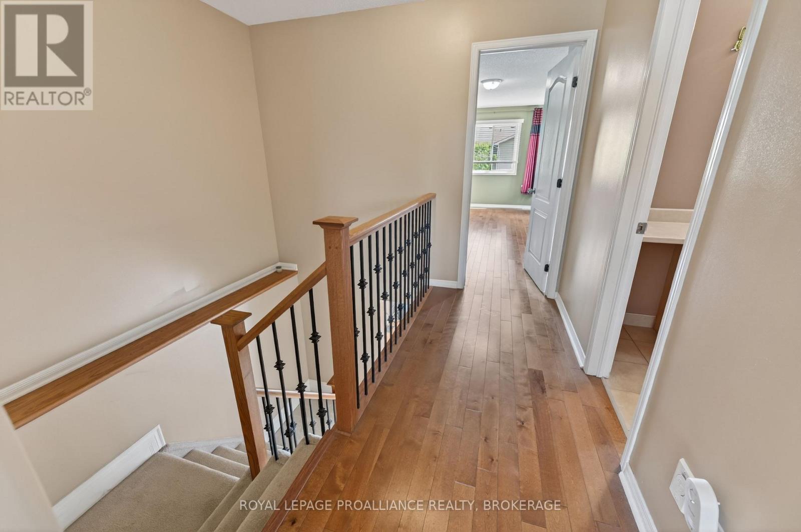 435 MAUREEN STREET - 13