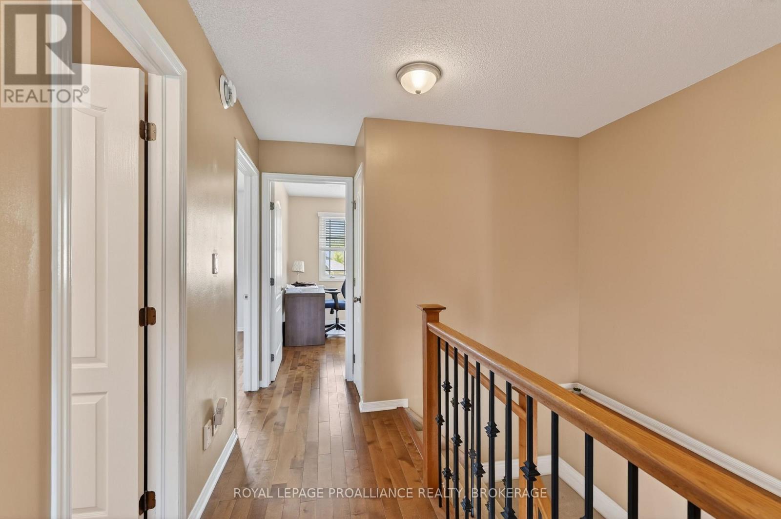 435 MAUREEN STREET - 20