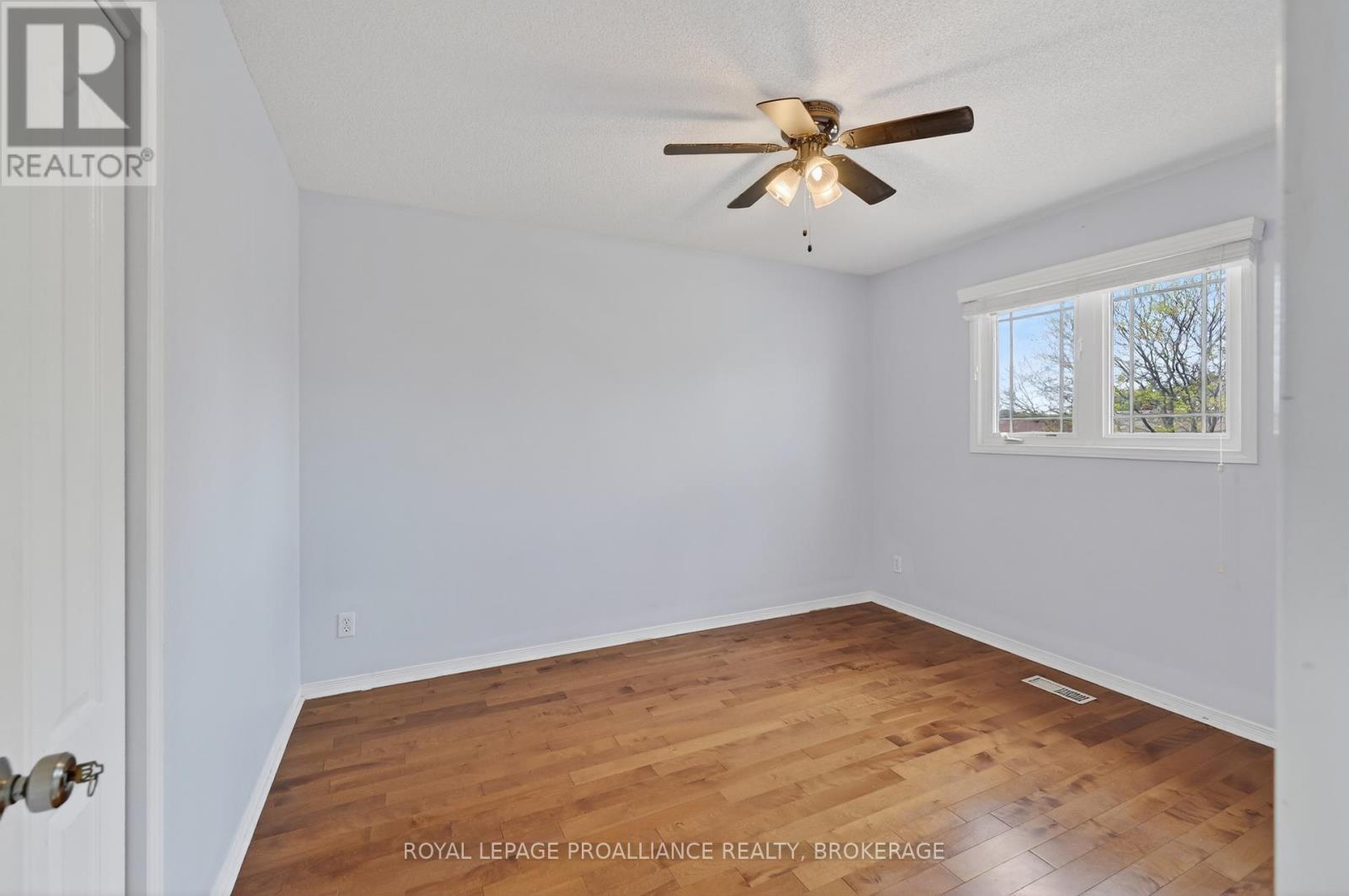 435 MAUREEN STREET - 21