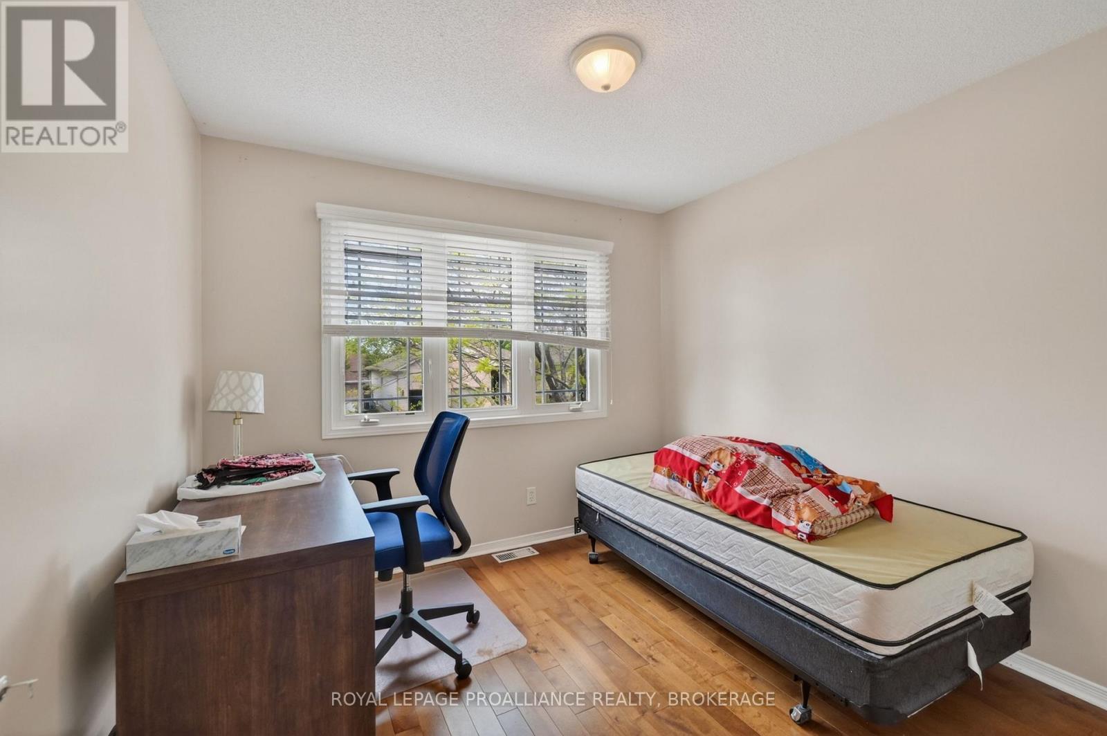435 MAUREEN STREET - 23
