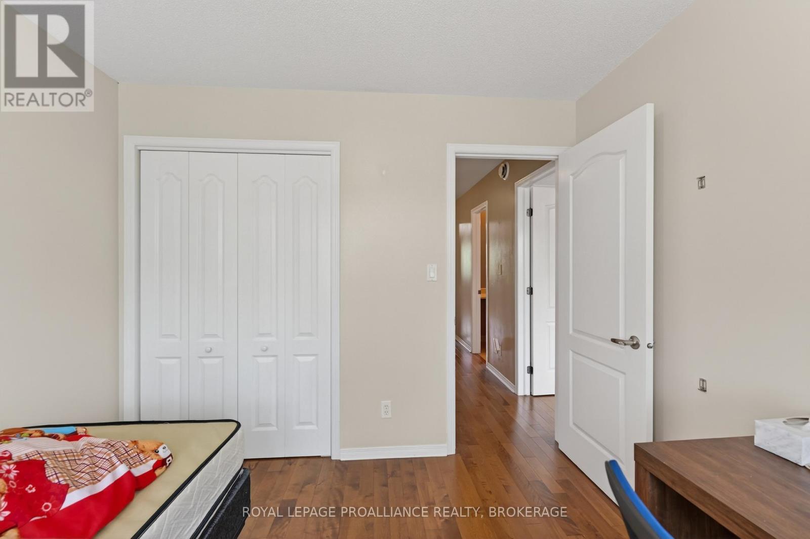 435 MAUREEN STREET - 24