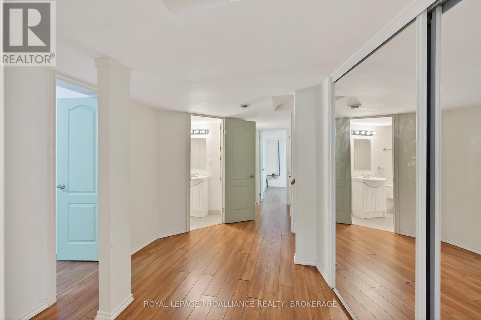 435 MAUREEN STREET - 26