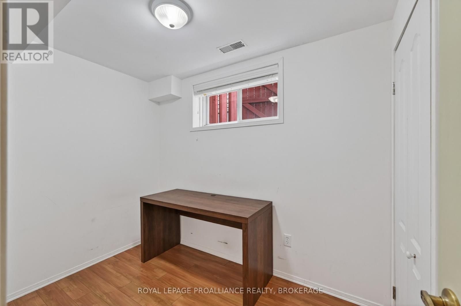 435 MAUREEN STREET - 29