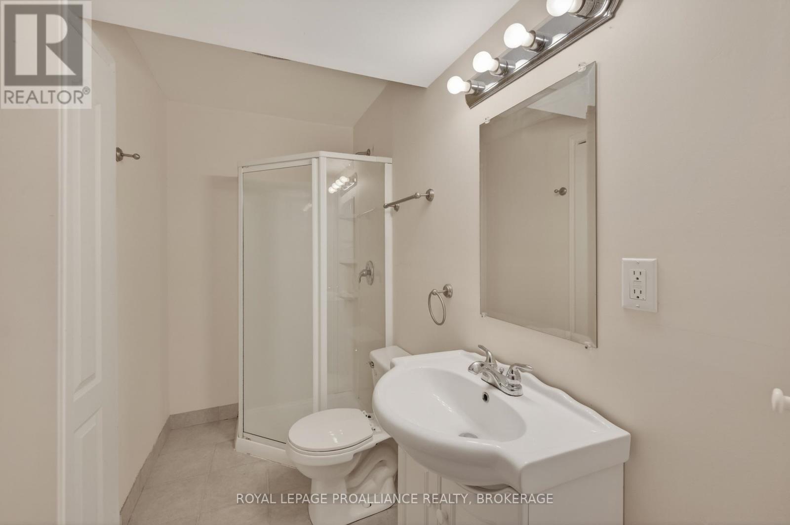 435 MAUREEN STREET - 30
