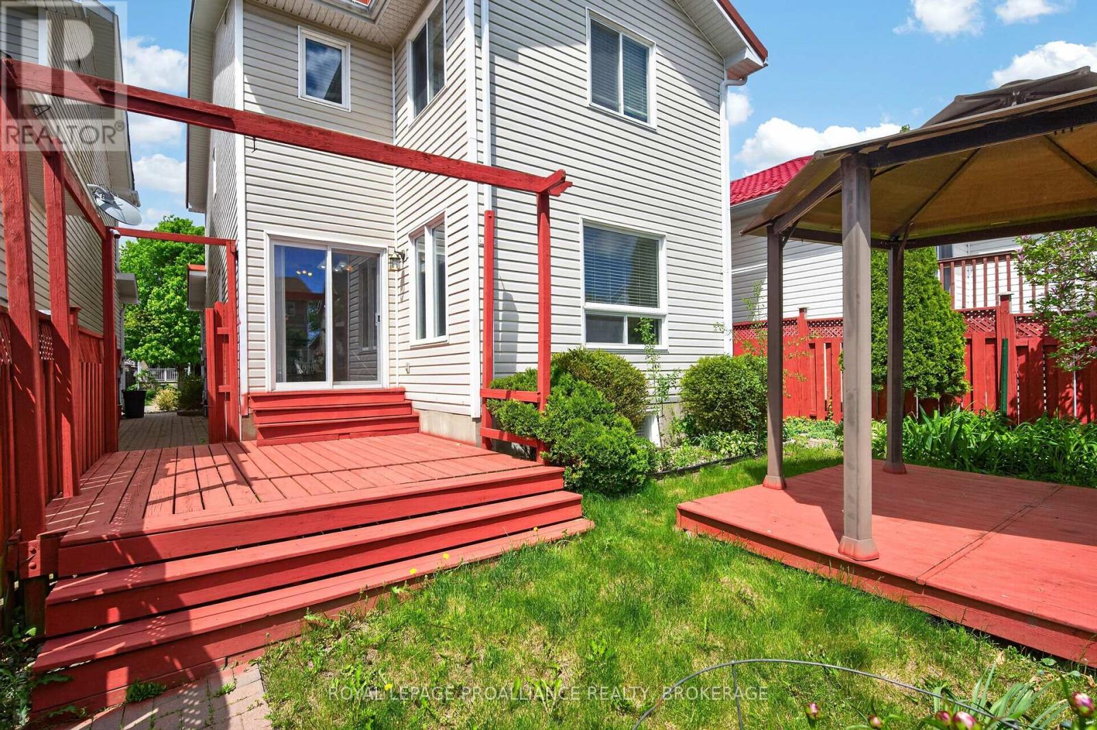 435 MAUREEN STREET - 33
