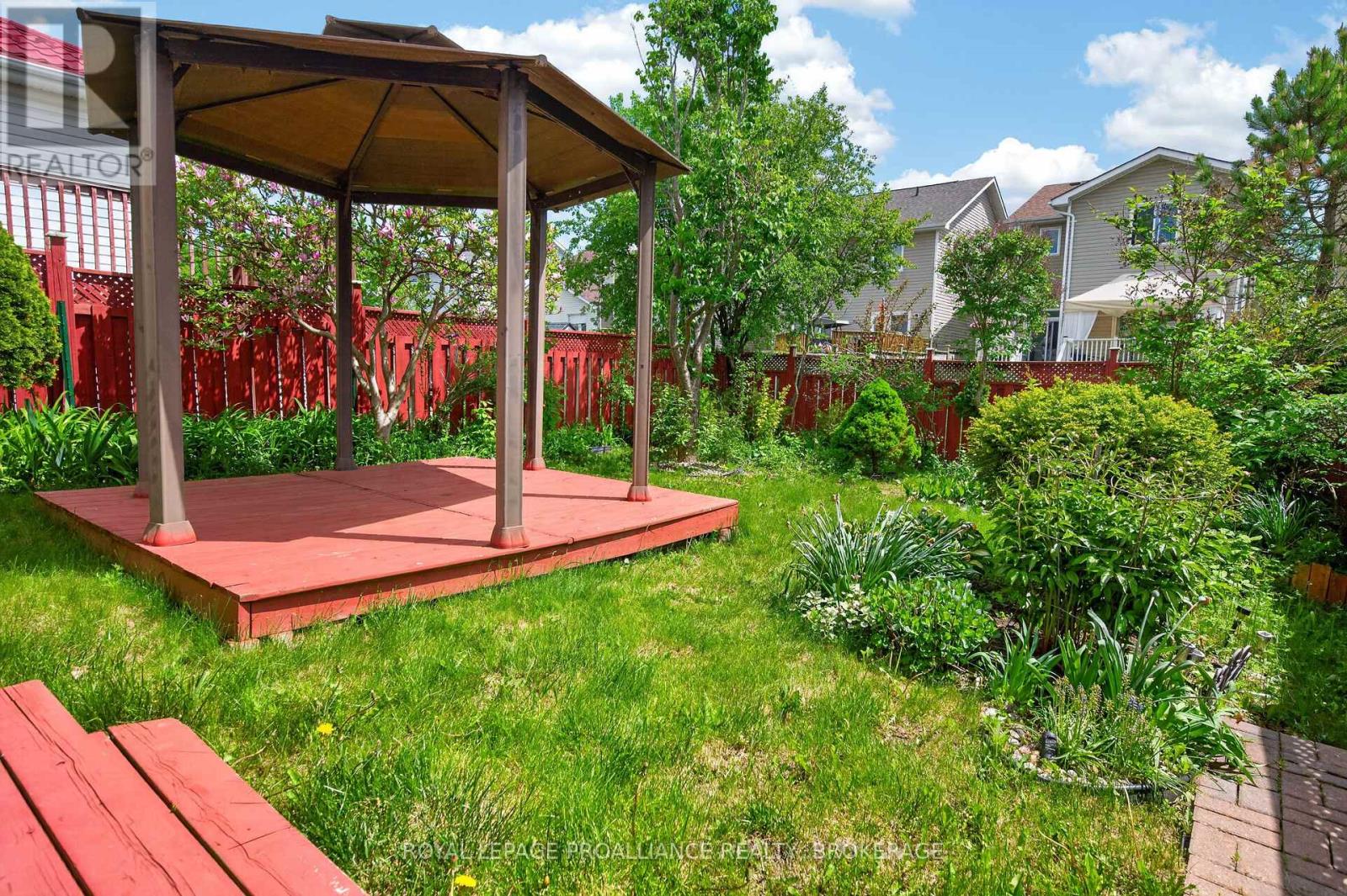 435 MAUREEN STREET - 34