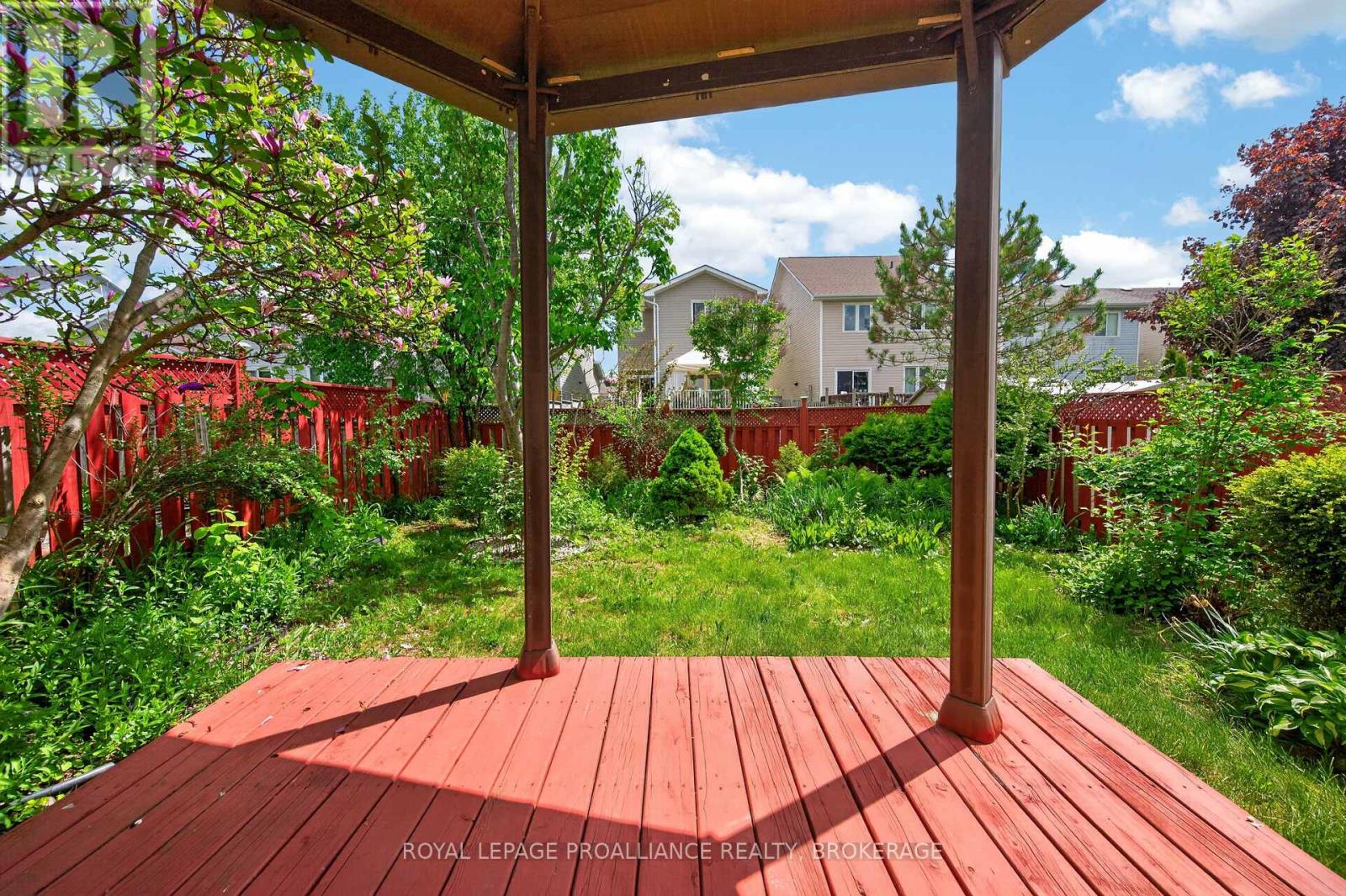 435 MAUREEN STREET - 35